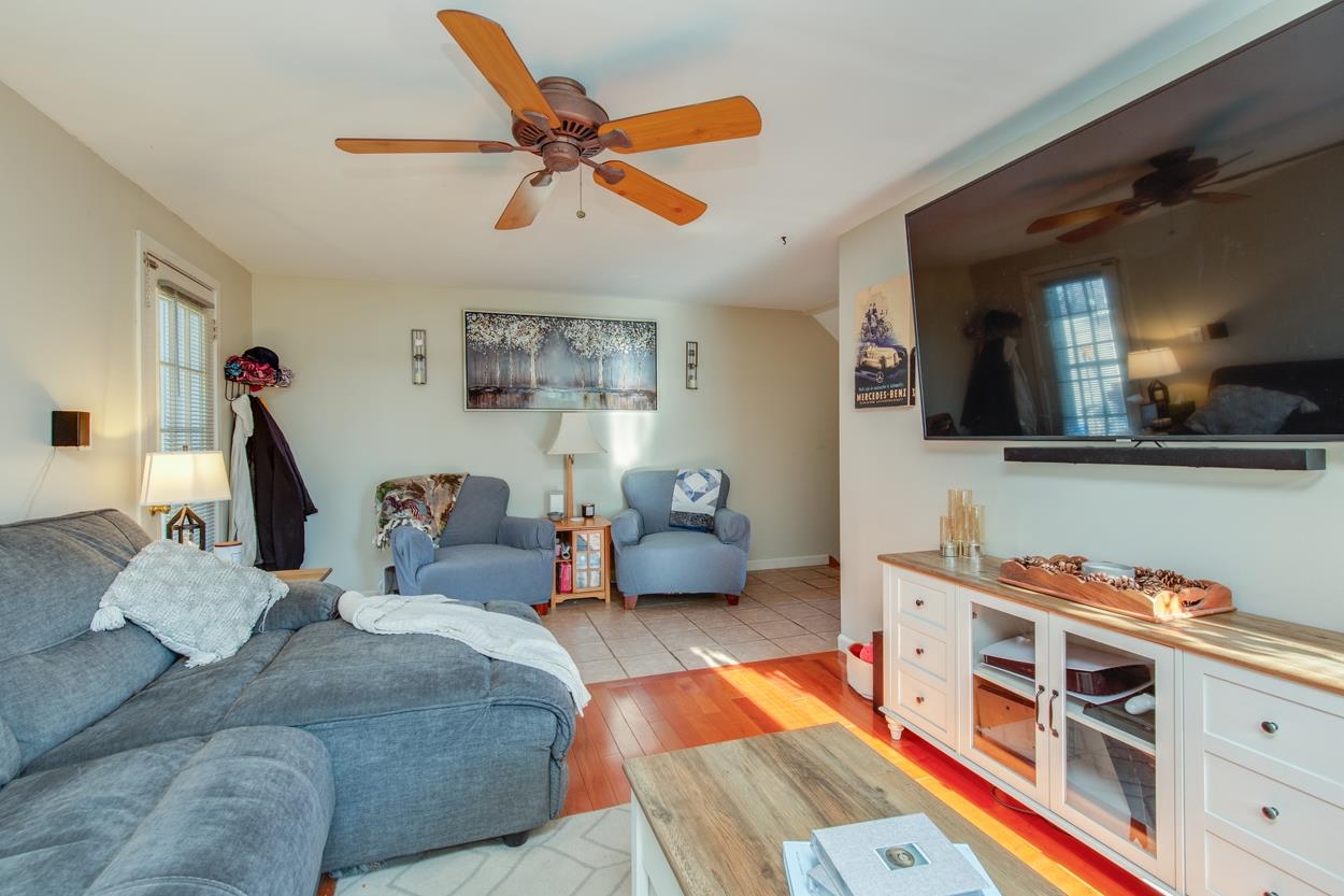 15 Newells Meadow Ln, Derry, NH 03038