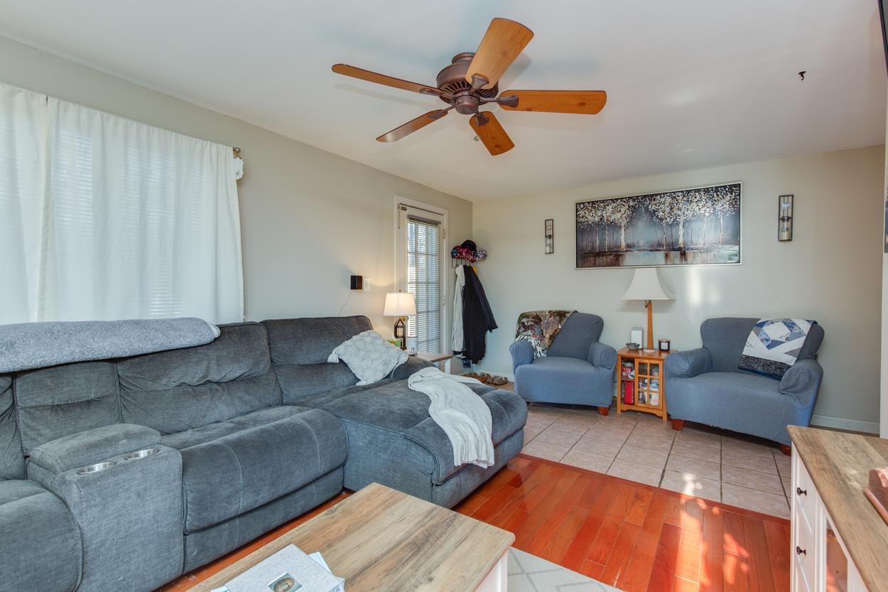 15 Newells Meadow Ln, Derry, NH 03038