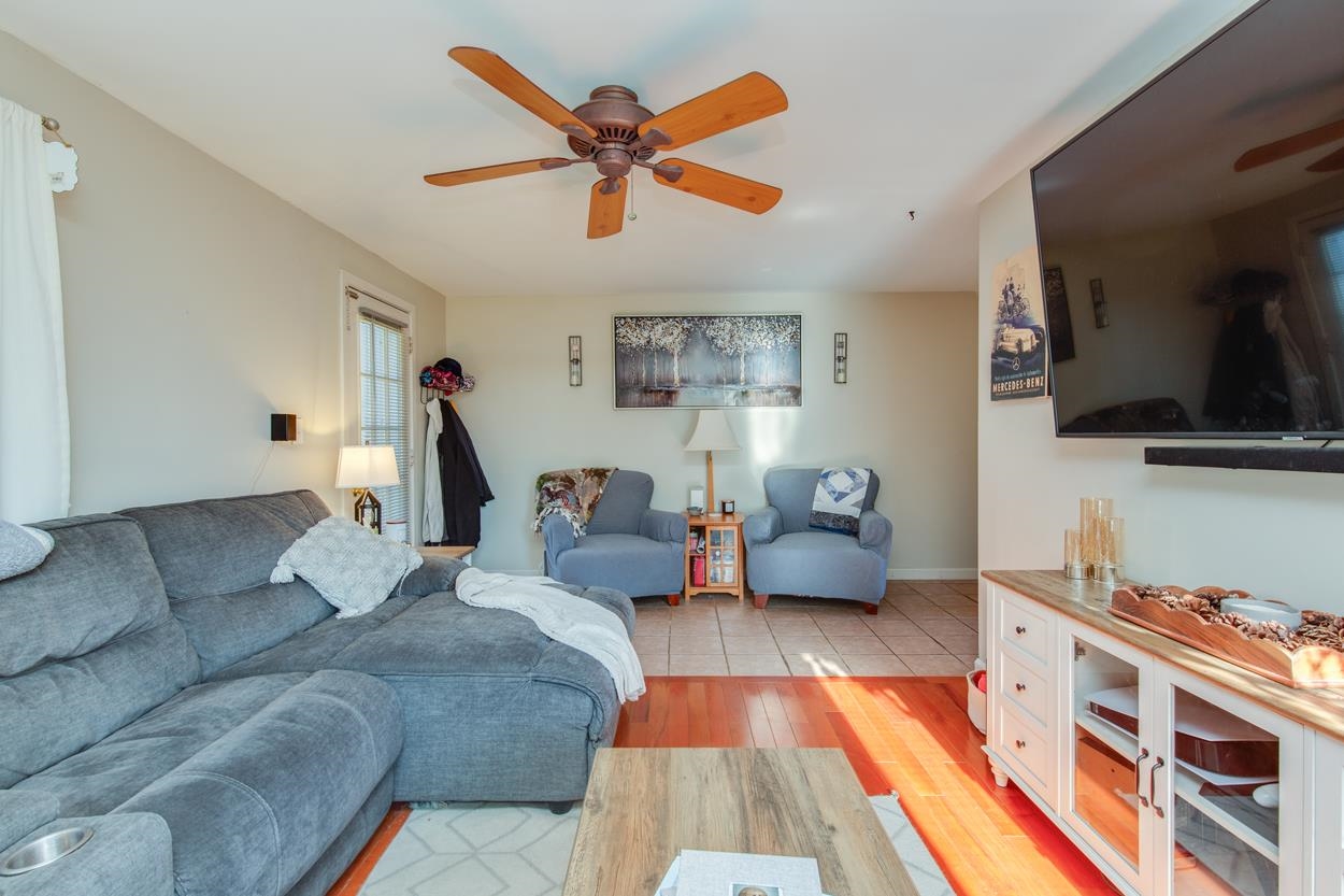 15 Newells Meadow Ln, Derry, NH 03038