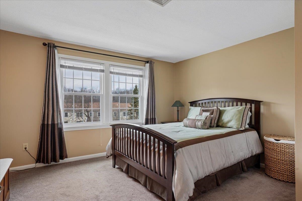 417 Fox Hollow Way, Manchester, NH 03104