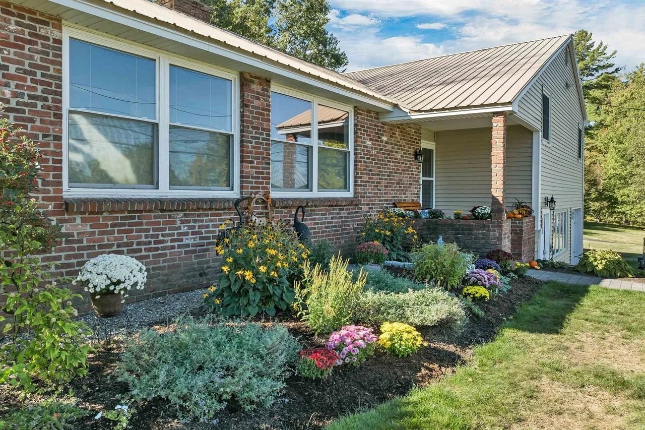 71 Annis Dr, Gilford, NH 03249