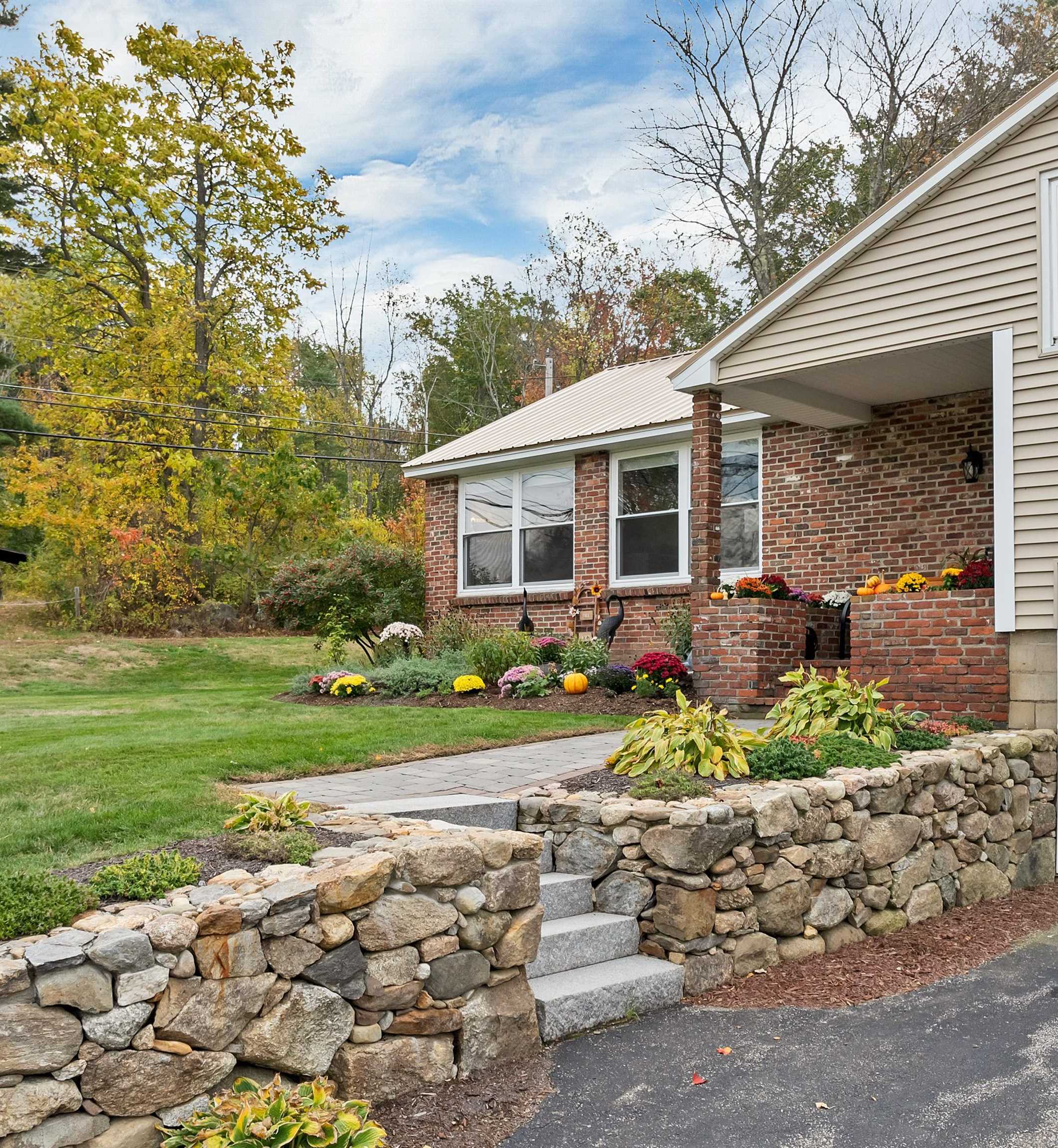 71 Annis Dr, Gilford, NH 03249