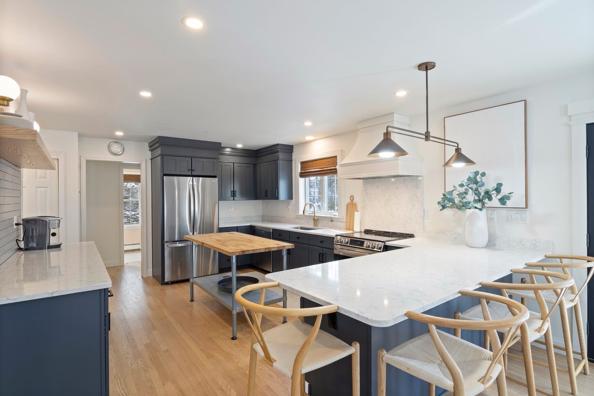 12 Runaway Rd, Newfields, NH 03856