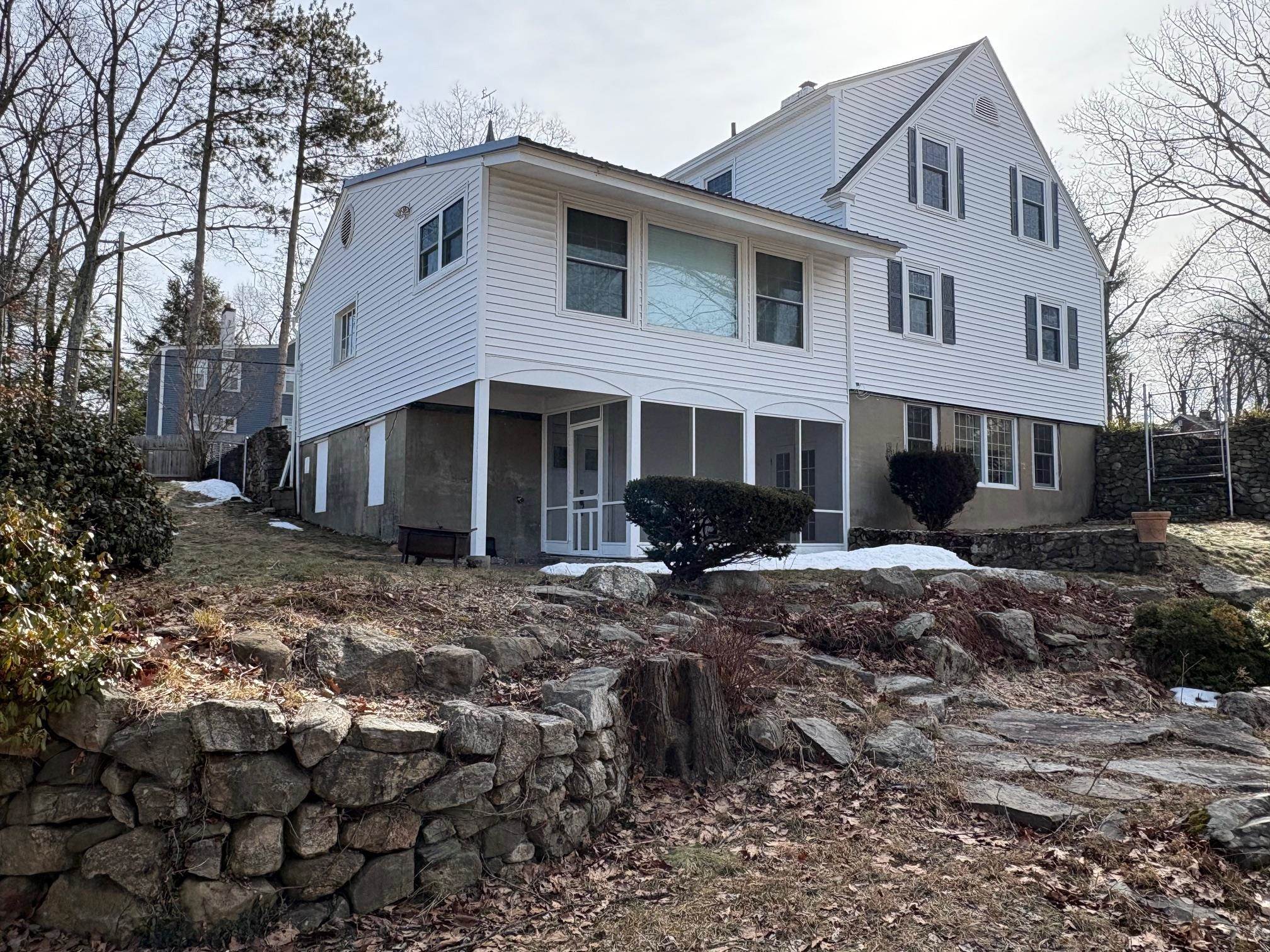 226 North St, Manchester, NH 03104