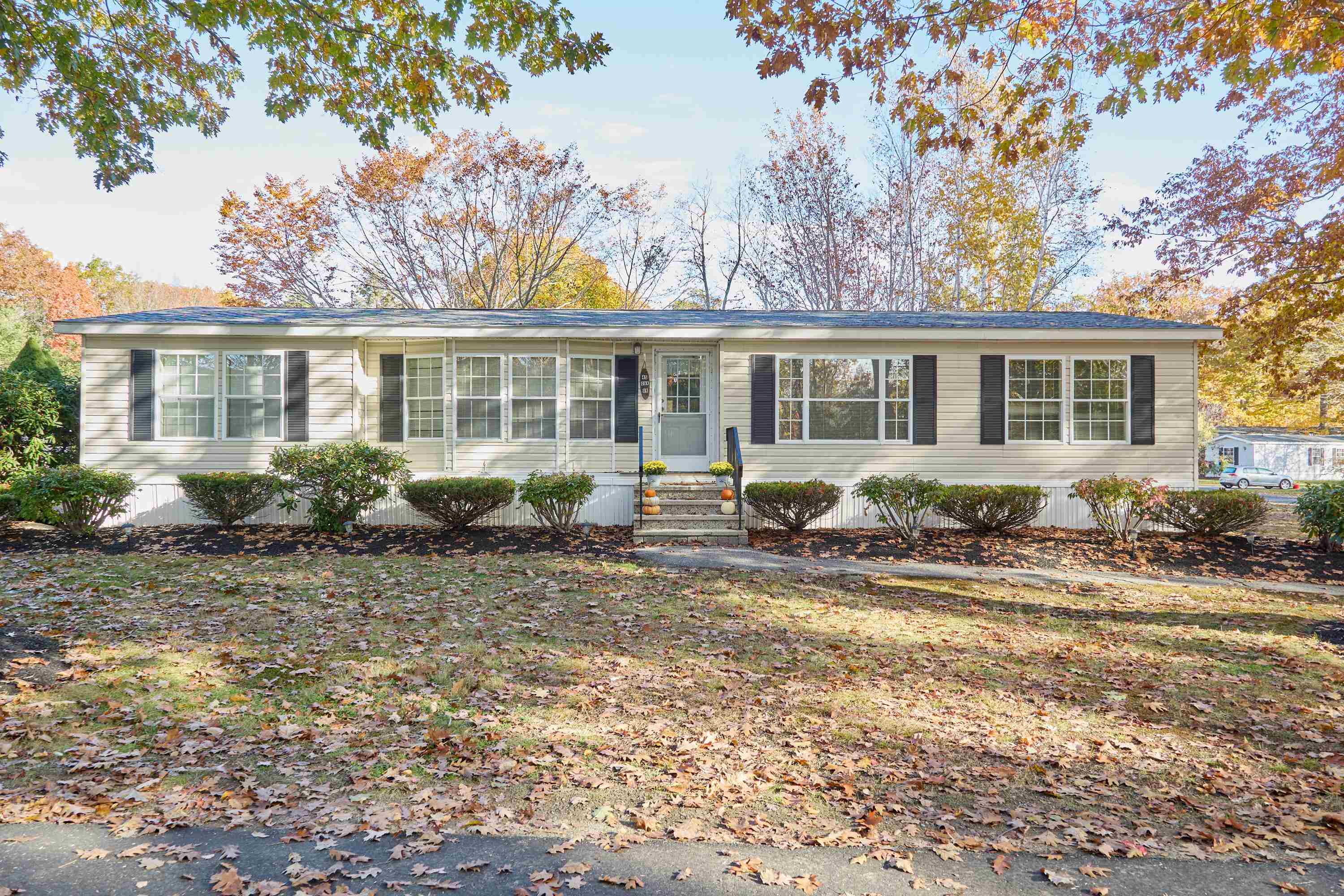 45 Oak Dr, North Hampton, NH 03862