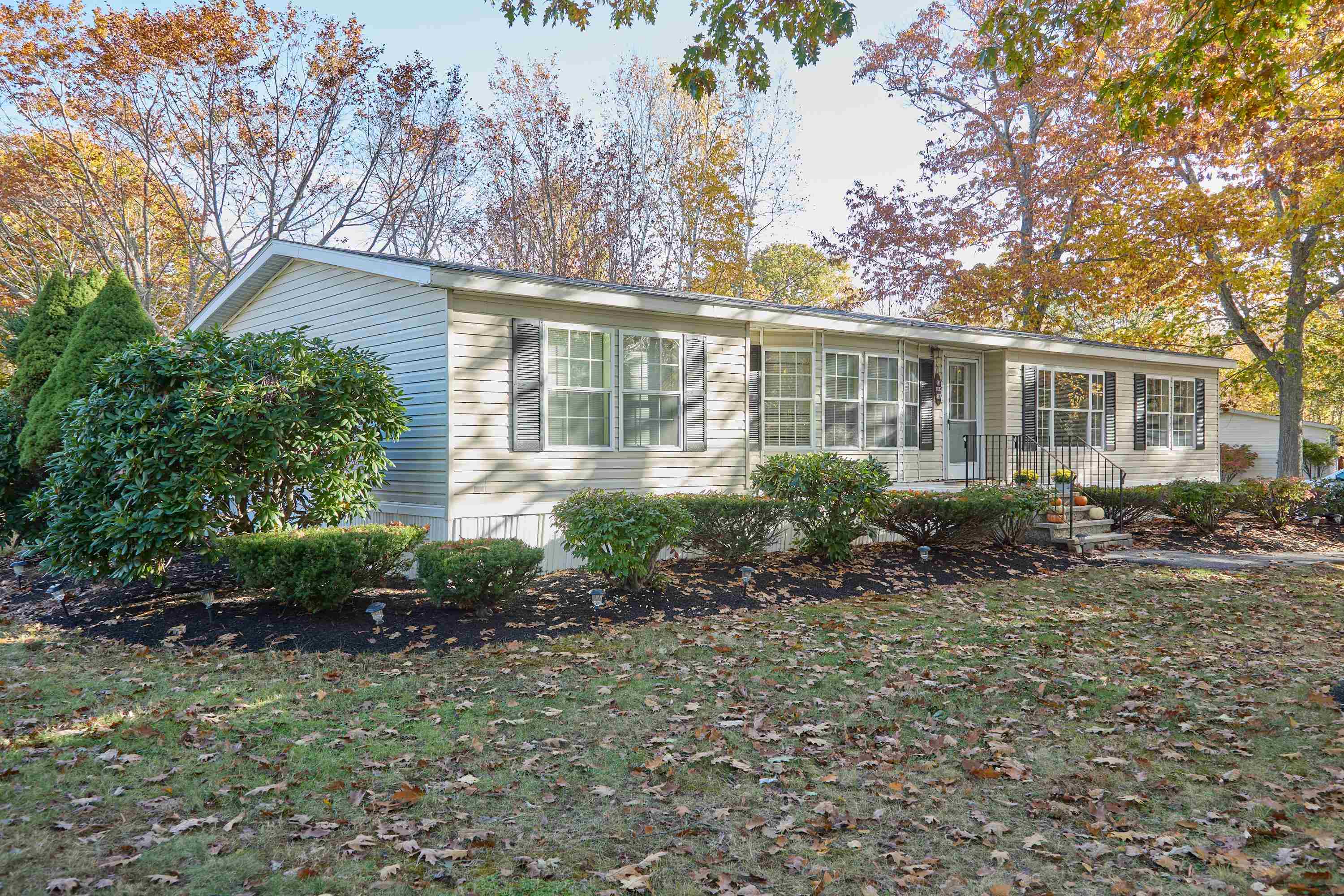 45 Oak Dr, North Hampton, NH 03862