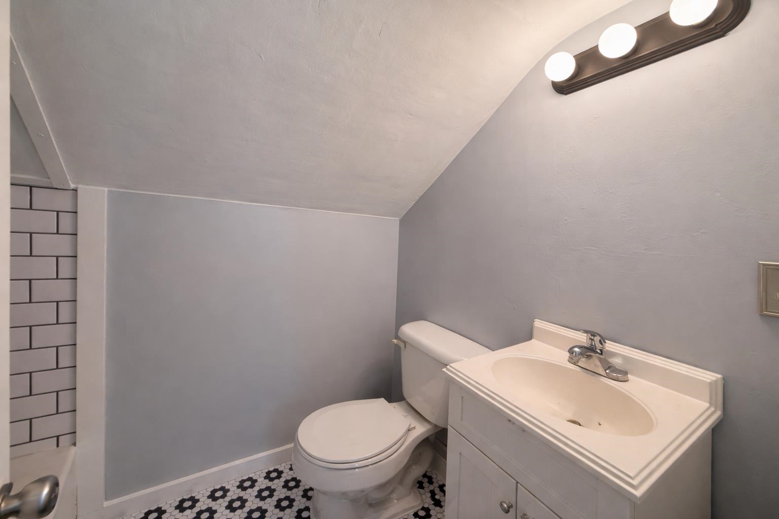 238 Nashua St, Milford, NH 03055