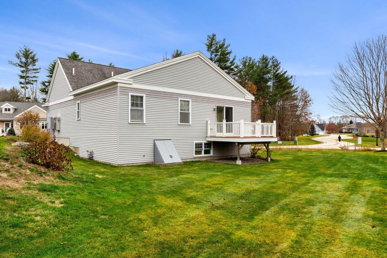 12 Mill Pond Rd, Brentwood, NH 03833
