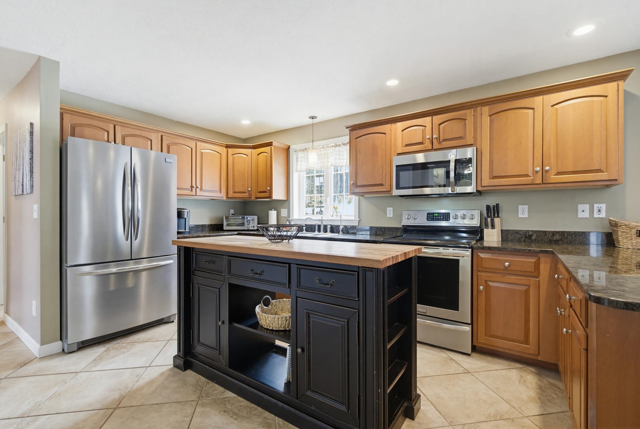 43 Hampshire Hills Dr, Bow, NH 03304