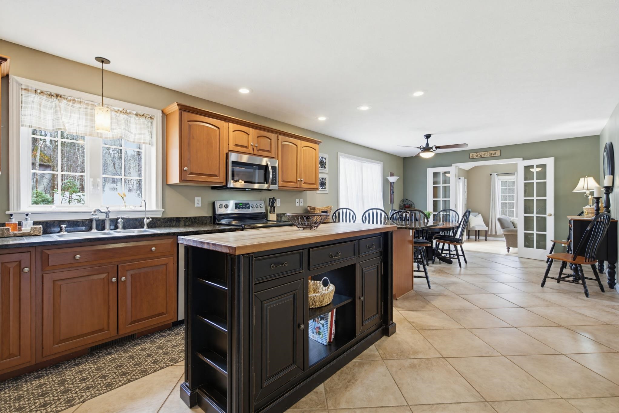 43 Hampshire Hills Dr, Bow, NH 03304