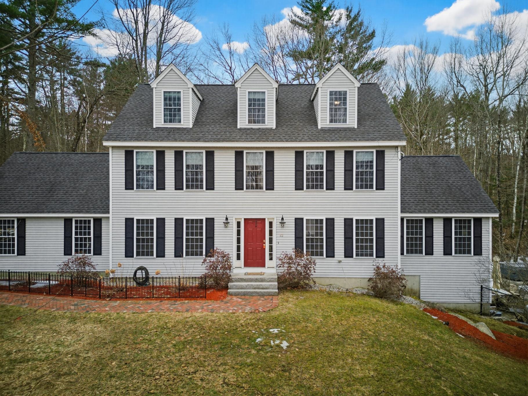 43 Hampshire Hills Dr, Bow, NH 03304