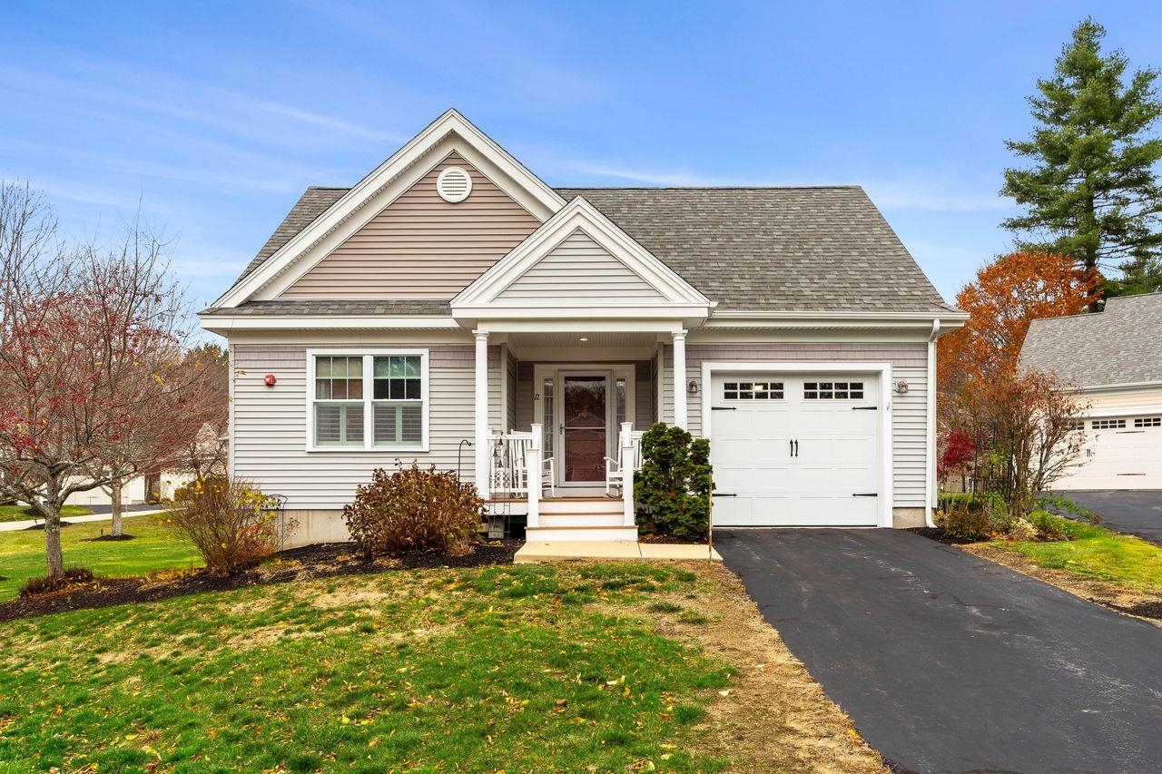 12 Mill Pond Rd, Brentwood, NH 03833