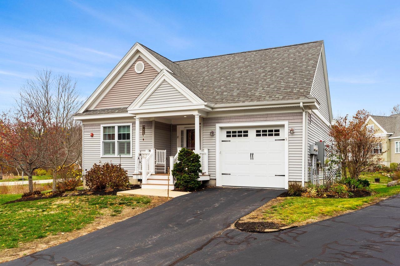 12 Mill Pond Rd, Brentwood, NH 03833