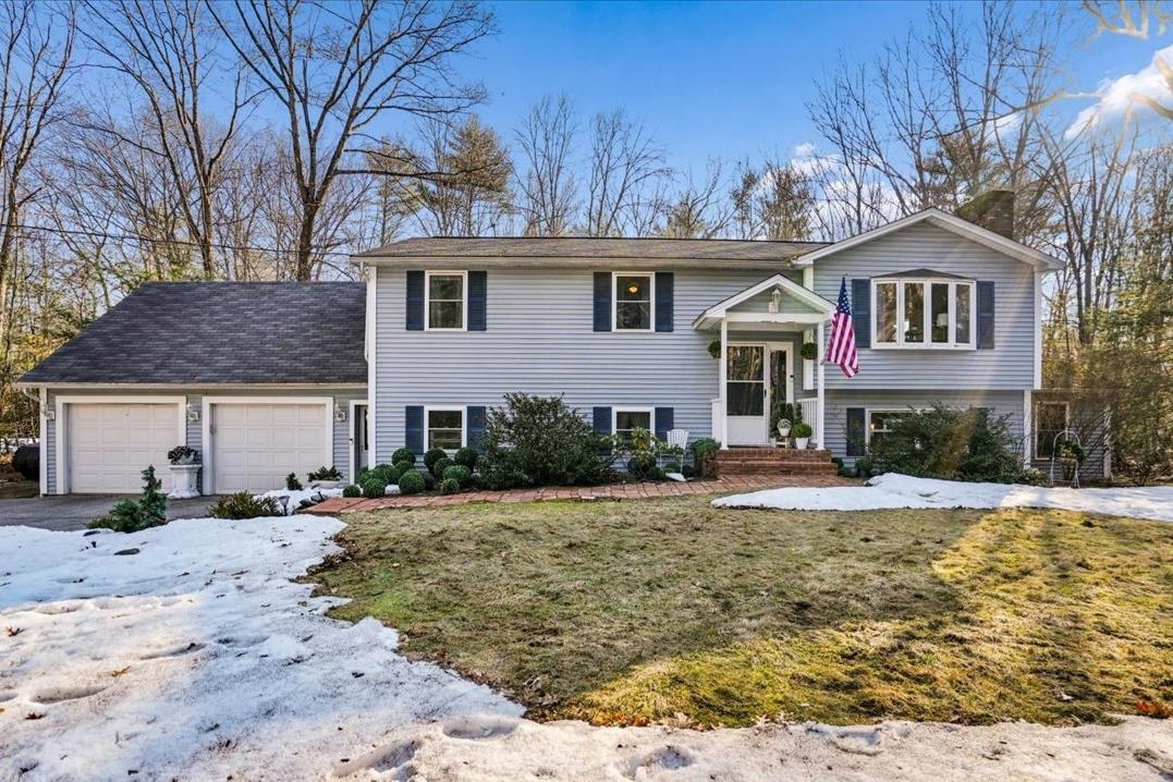 6 Maple Dr, Bedford, NH 03110