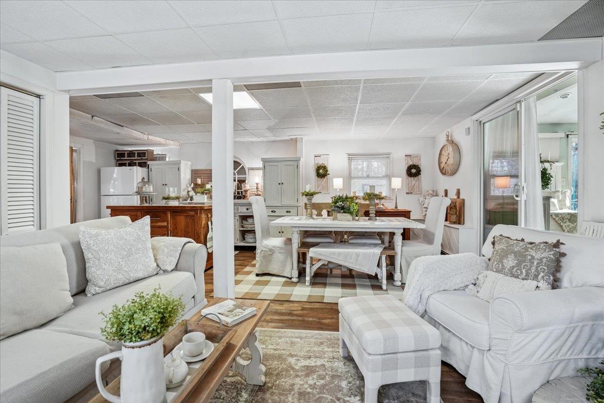 6 Maple Dr, Bedford, NH 03110