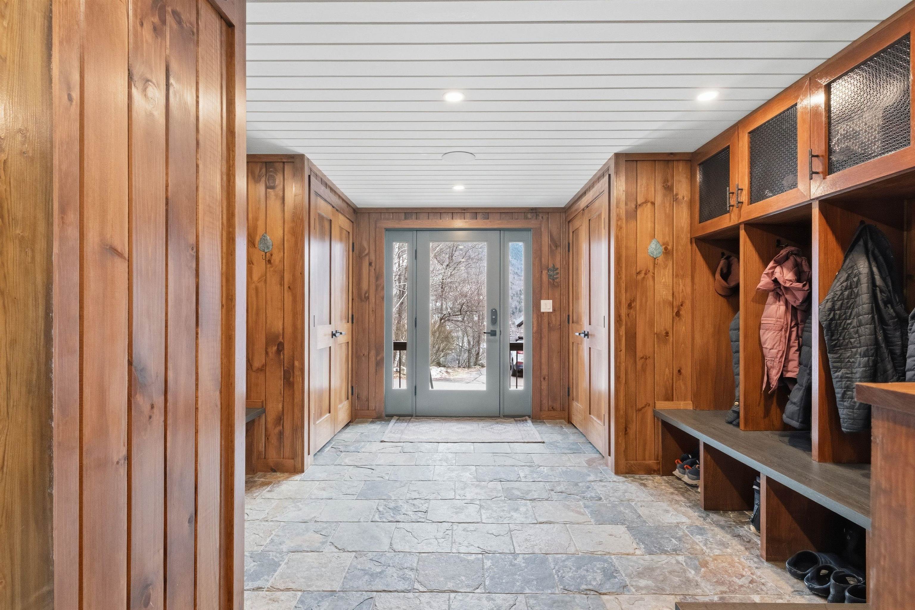 68 Flume Rd, Lincoln, NH 03251