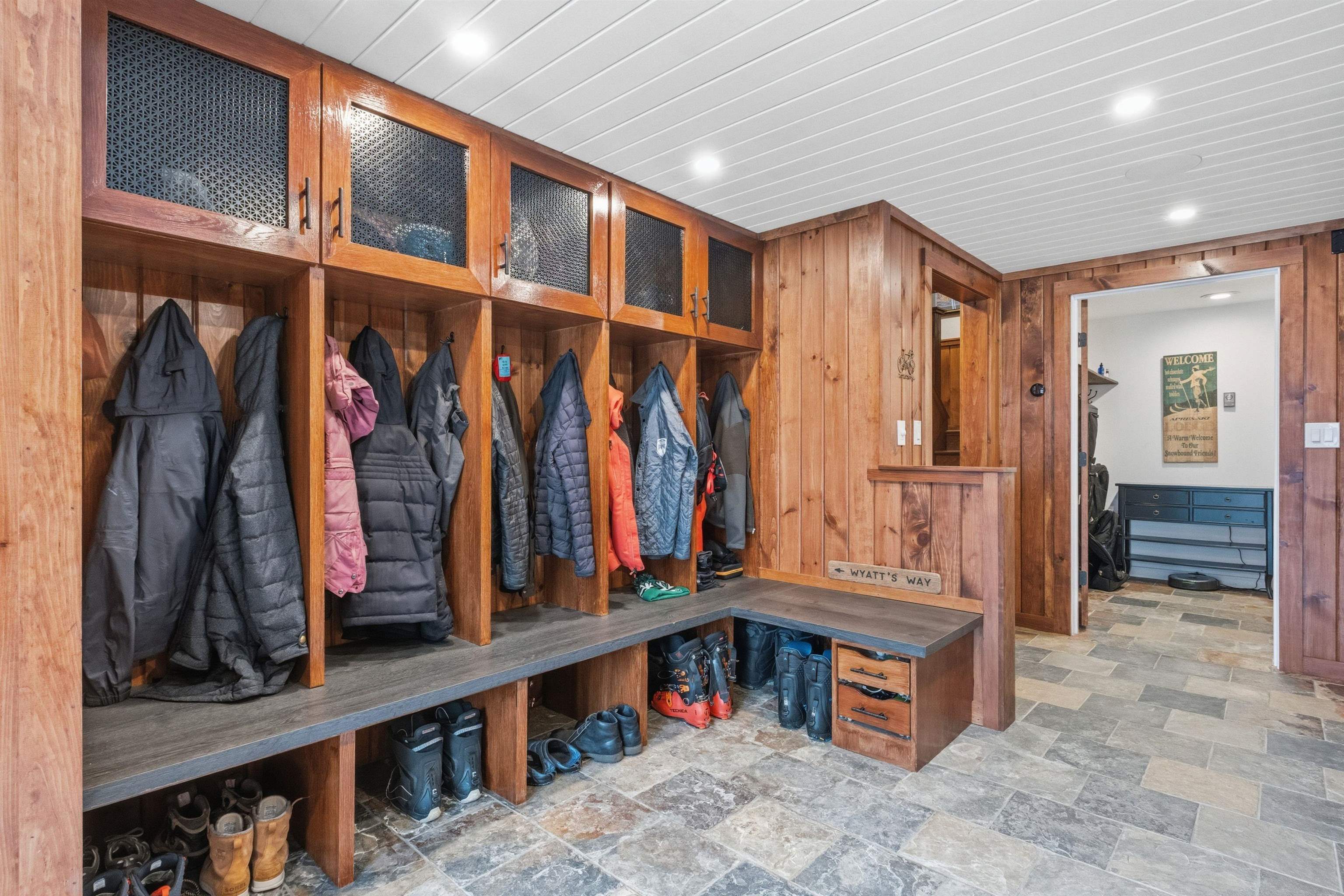 68 Flume Rd, Lincoln, NH 03251