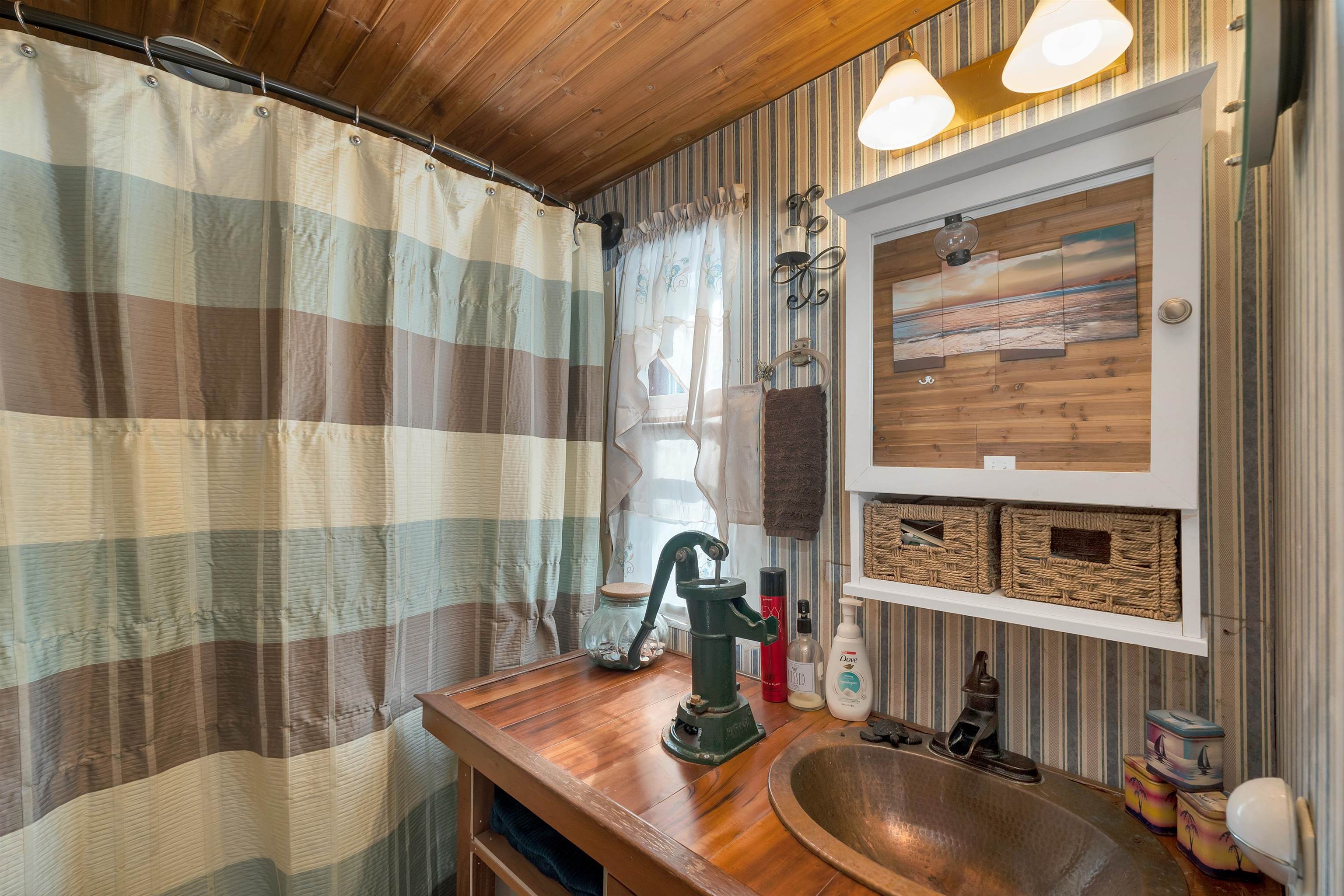 15 Manbow Rd, Alton, NH 03809