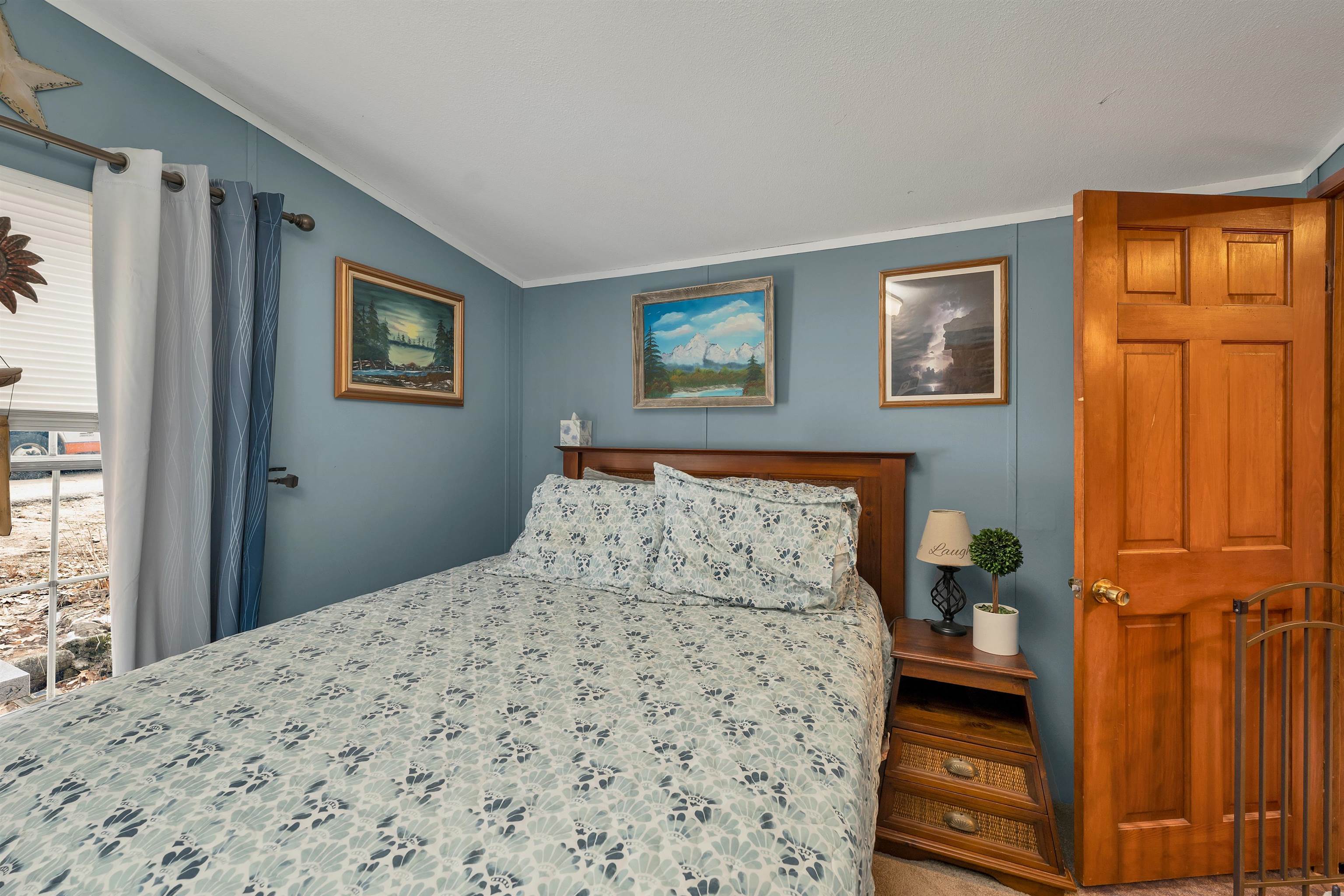 15 Manbow Rd, Alton, NH 03809