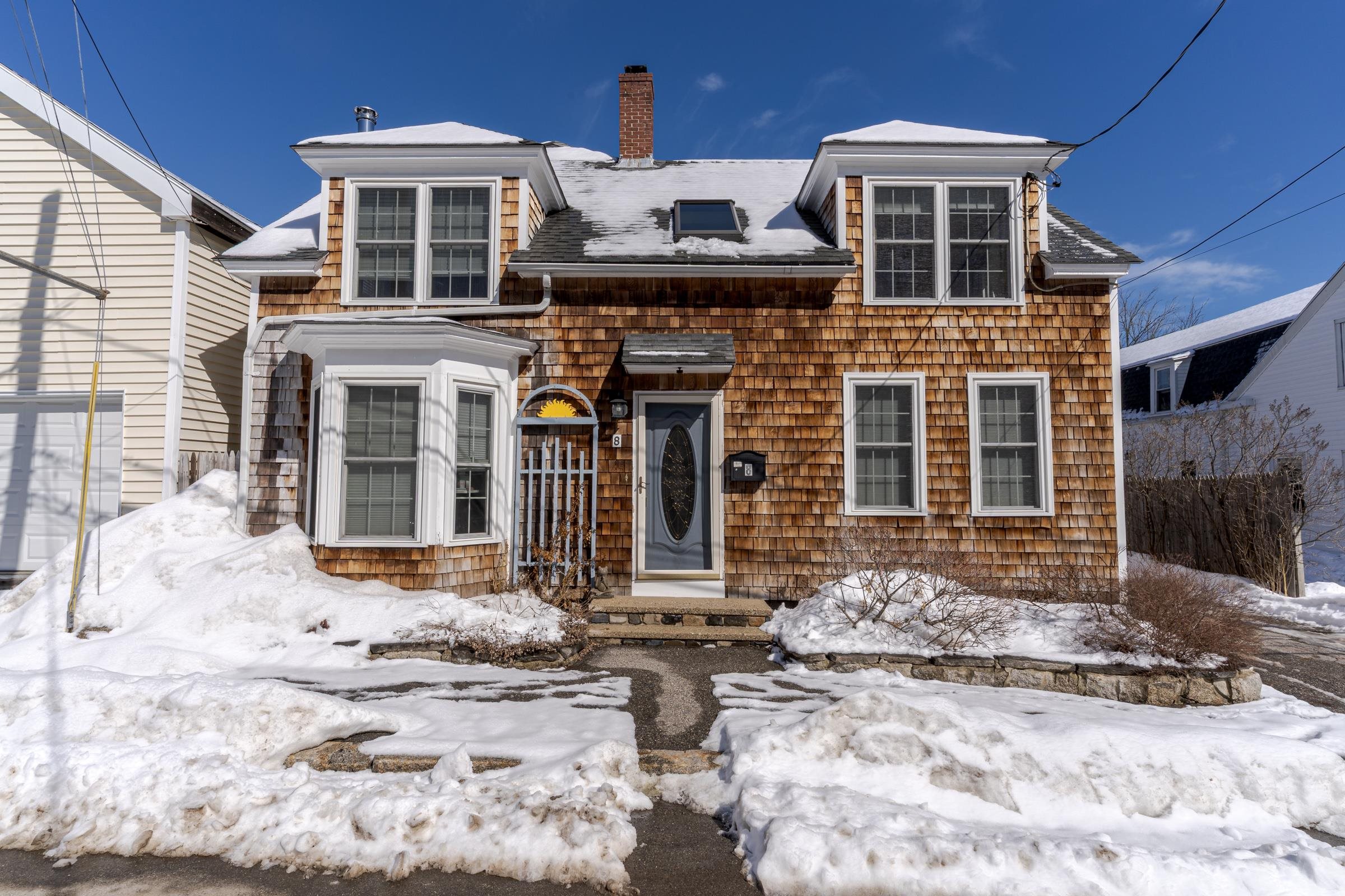 8 Park Ave, Saco, ME 04072