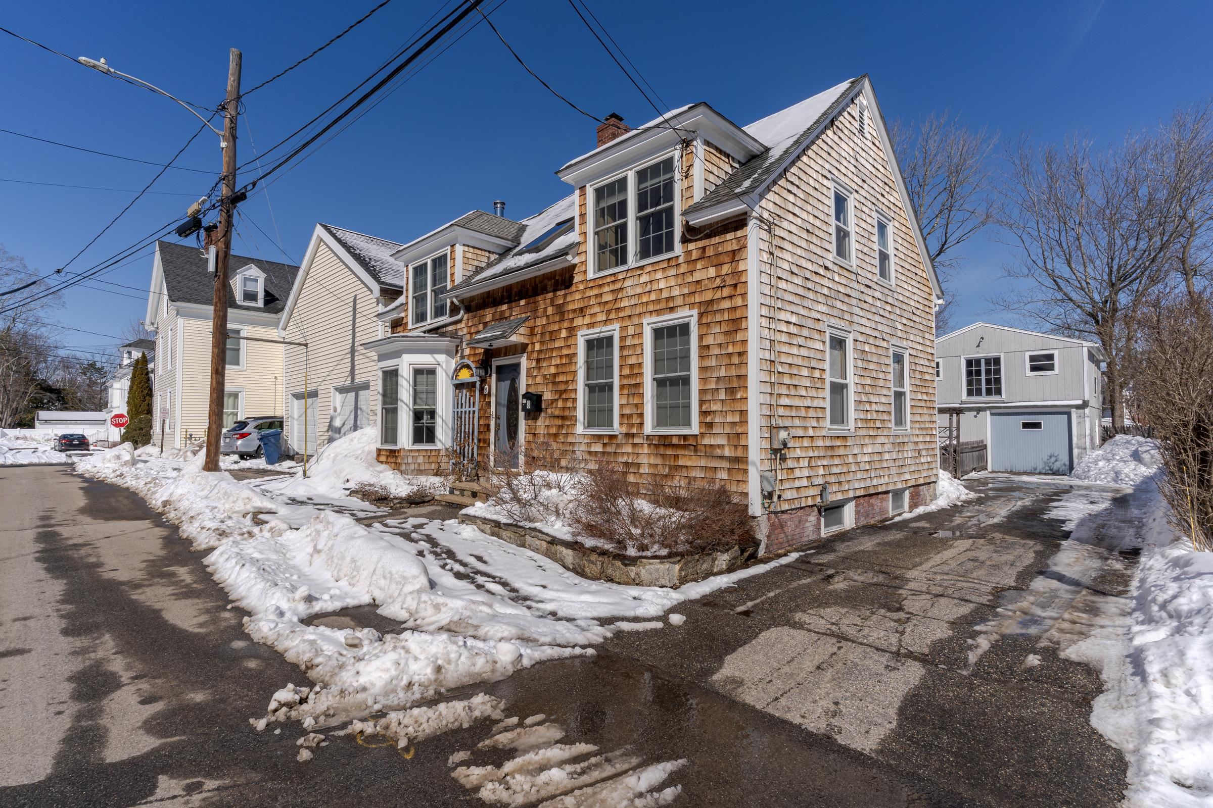 8 Park Ave, Saco, ME 04072