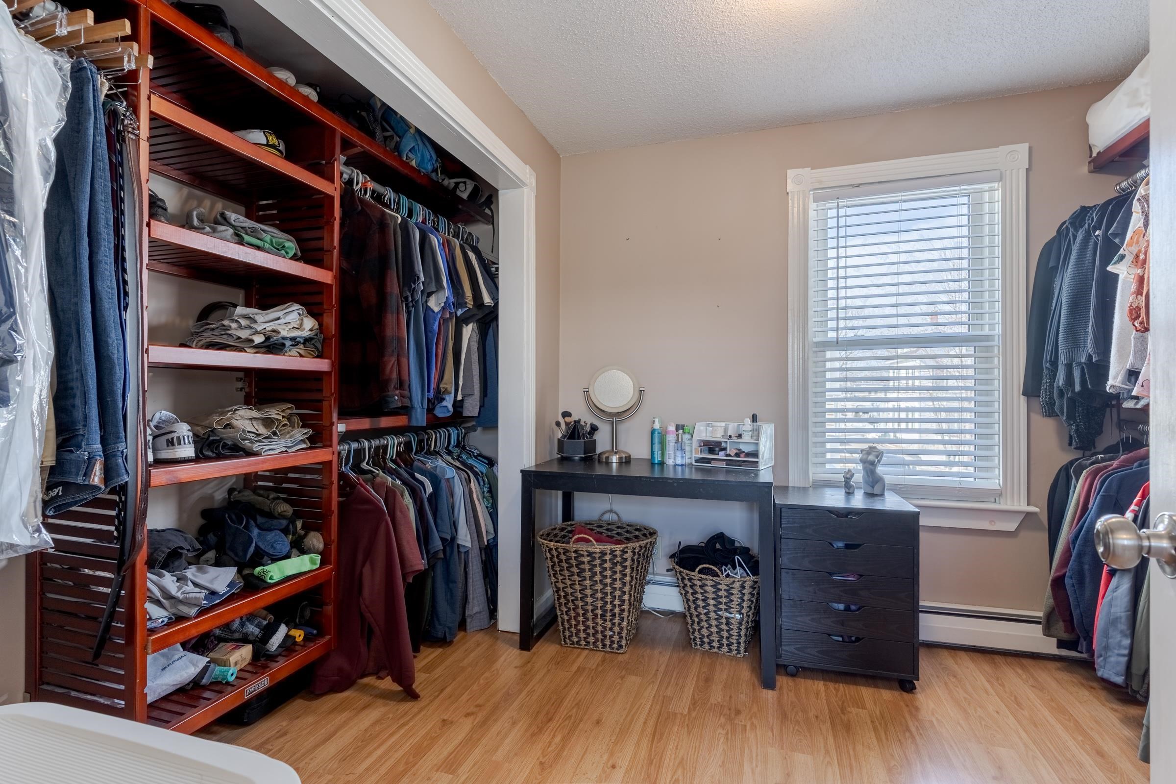 8 Park Ave, Saco, ME 04072