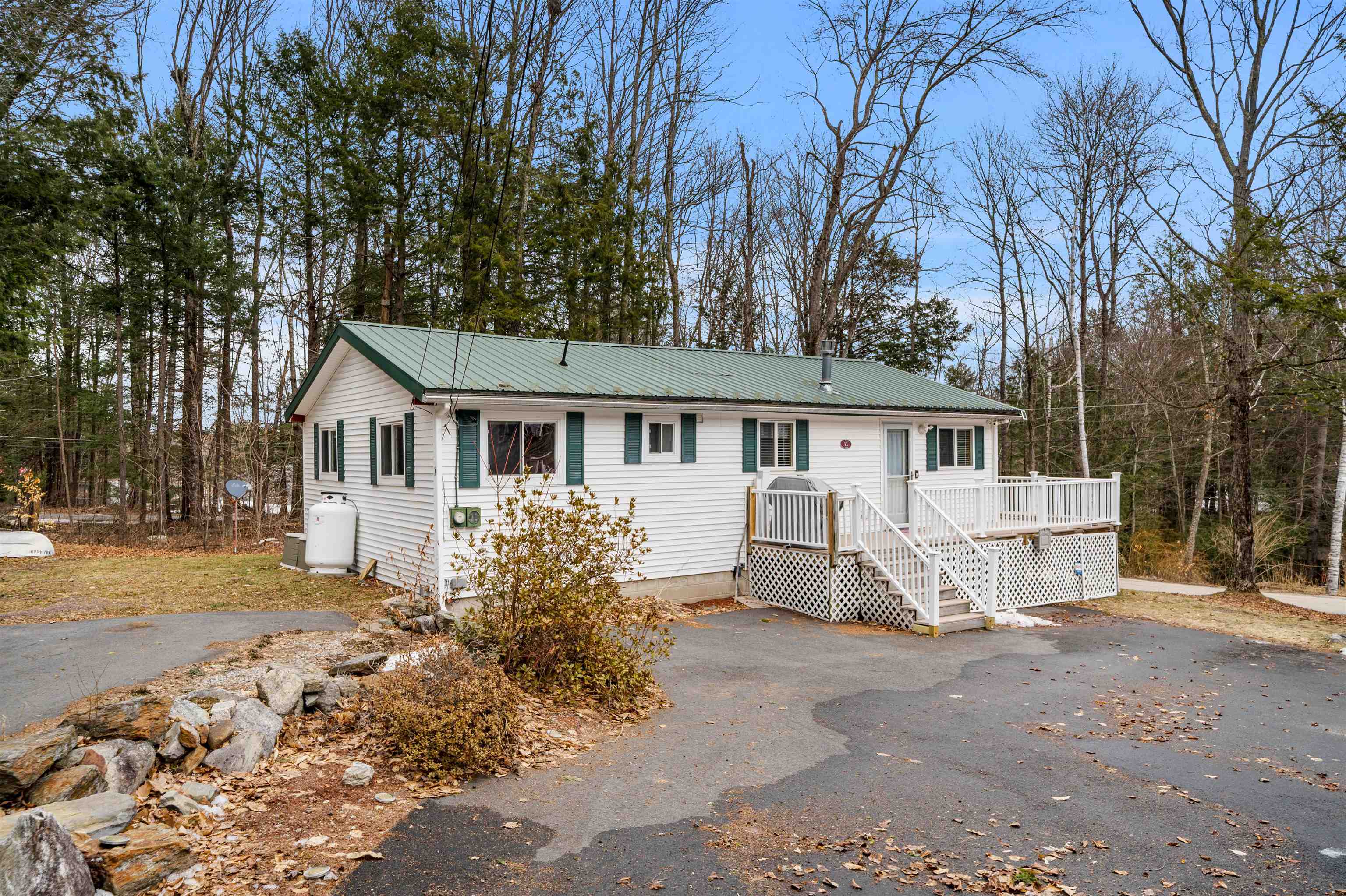 11 Avalon Rd, Farmington, NH 03835