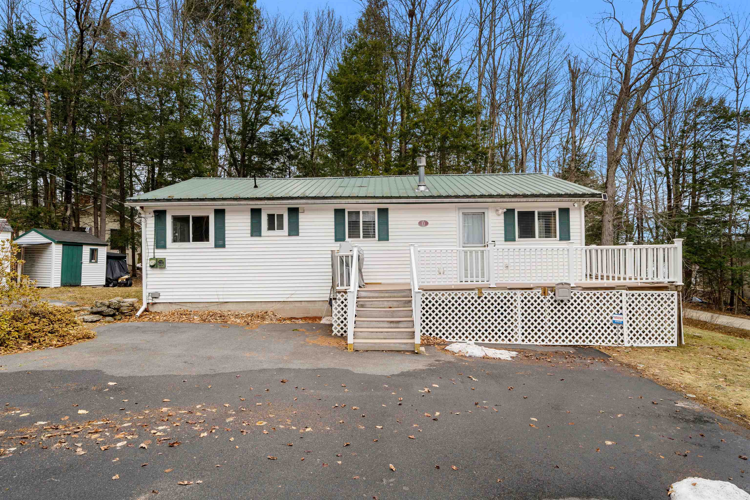 11 Avalon Rd, Farmington, NH 03835