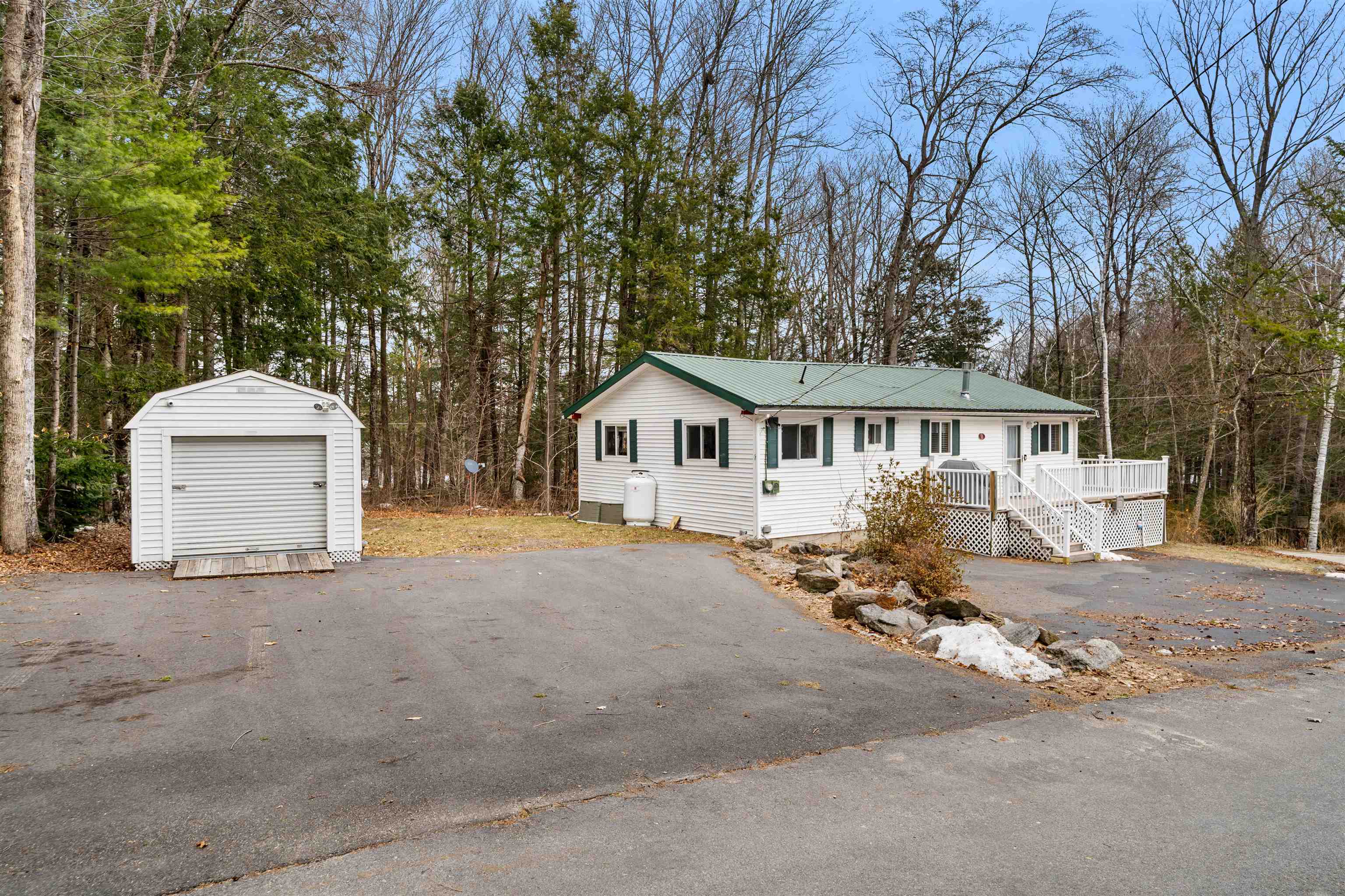 11 Avalon Rd, Farmington, NH 03835