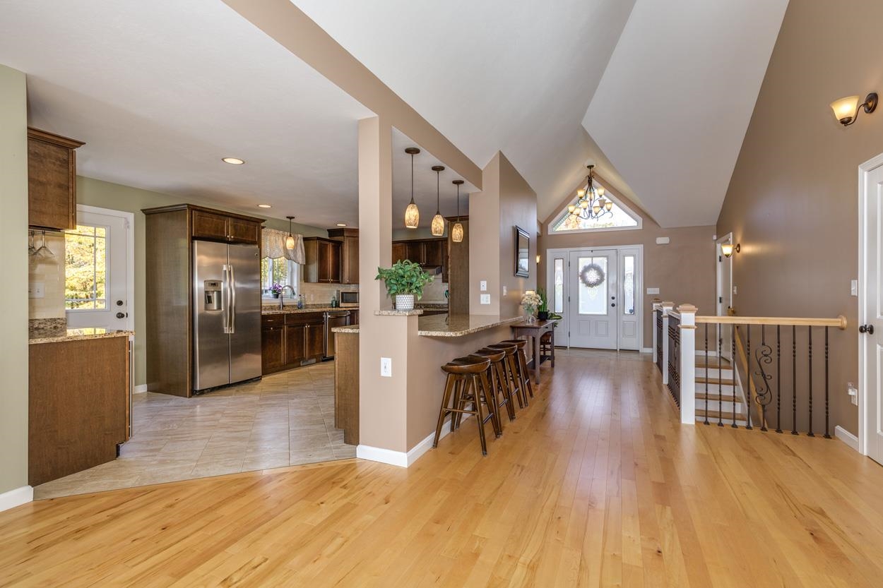 42 Lenzi Point Rd, Barrington, NH 03825