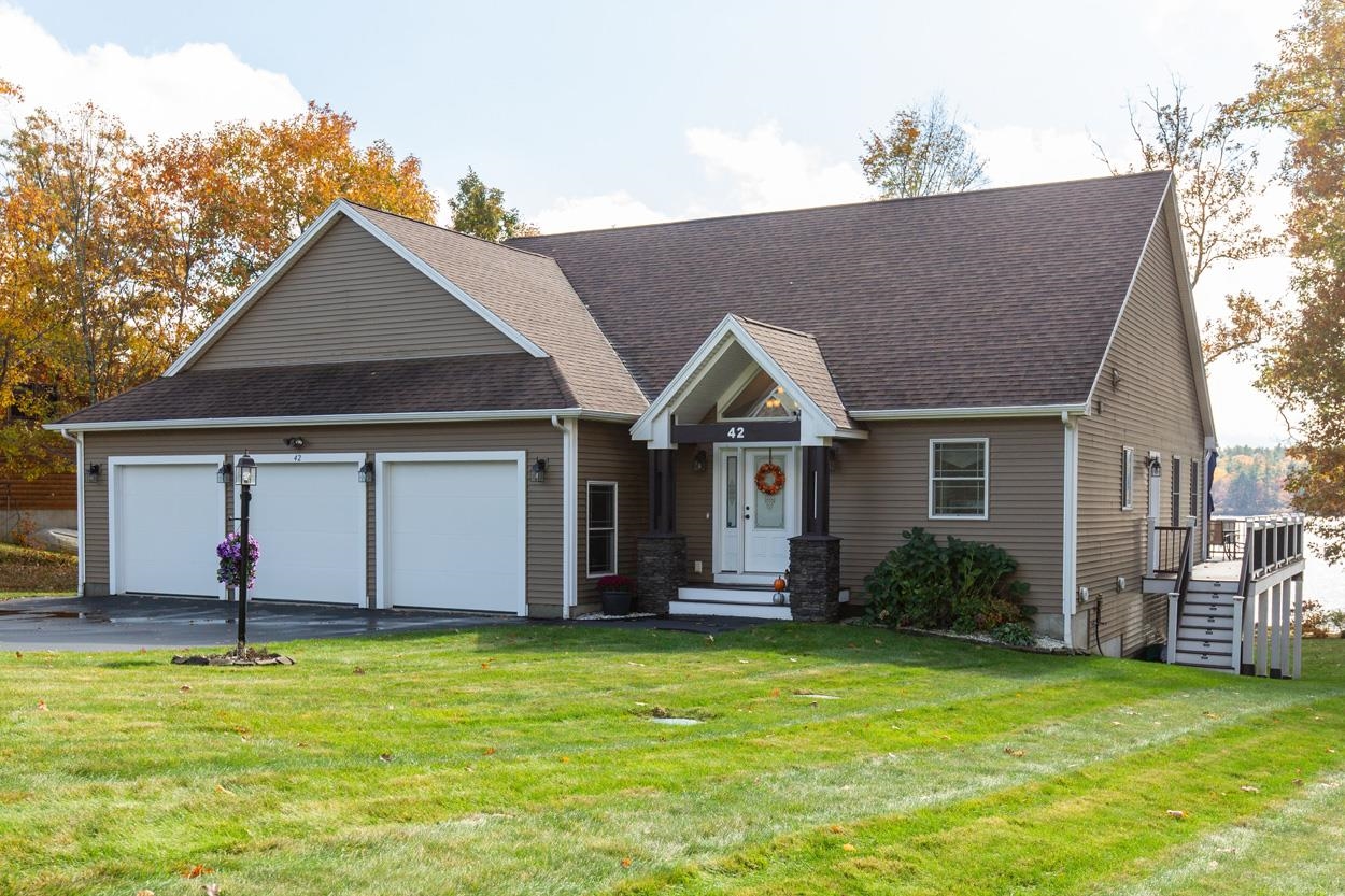 42 Lenzi Point Rd, Barrington, NH 03825