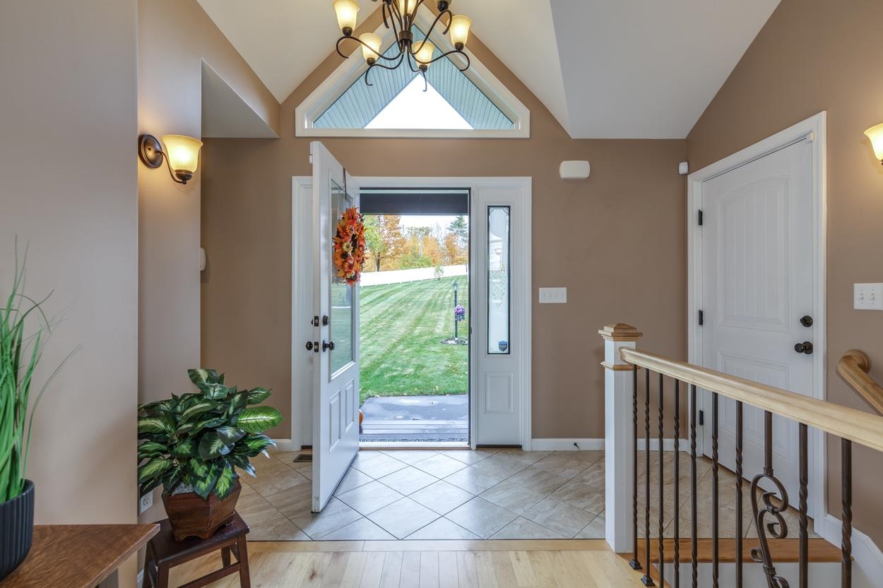 42 Lenzi Point Rd, Barrington, NH 03825