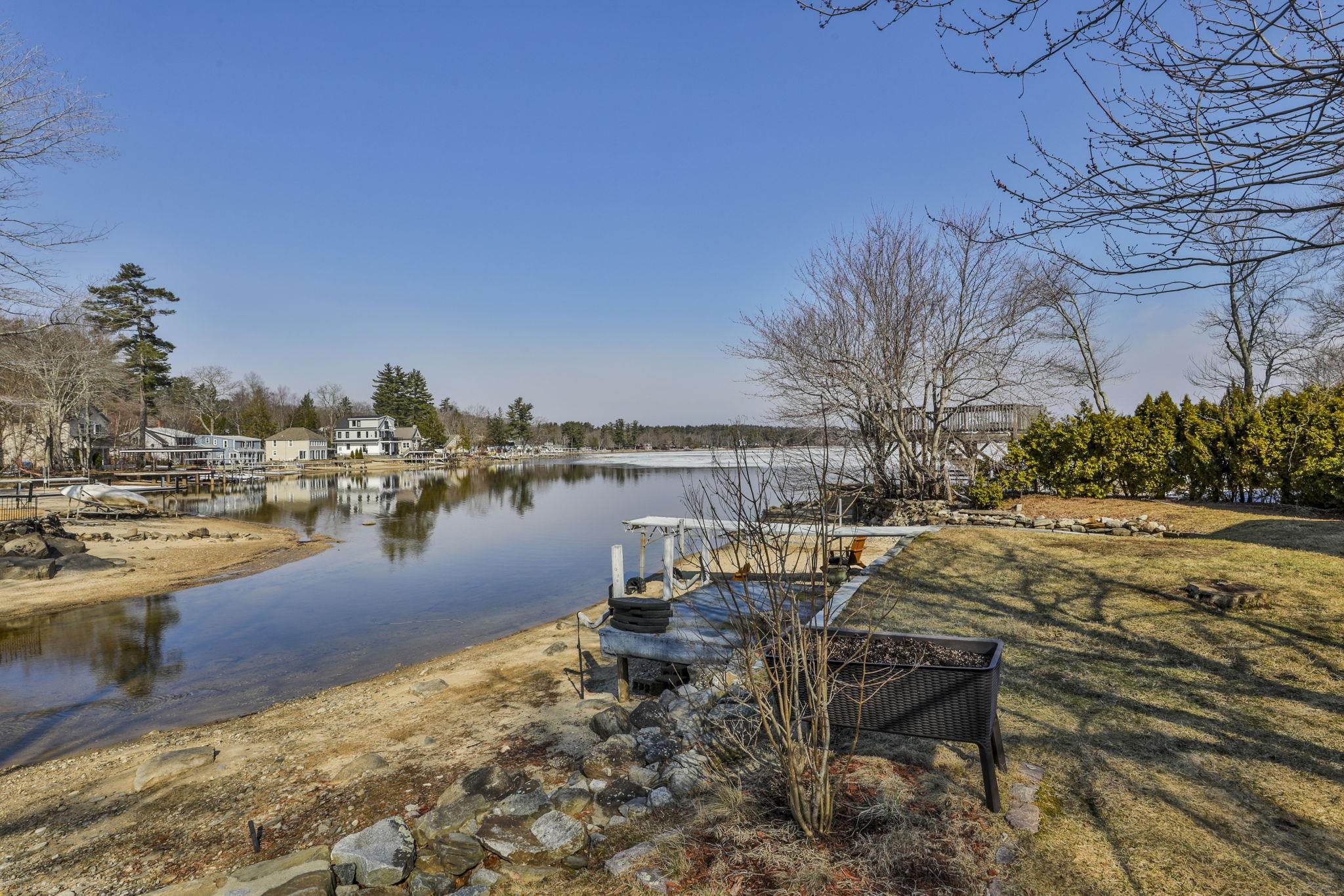 105 Conleys Grove Rd, Derry, NH 03038