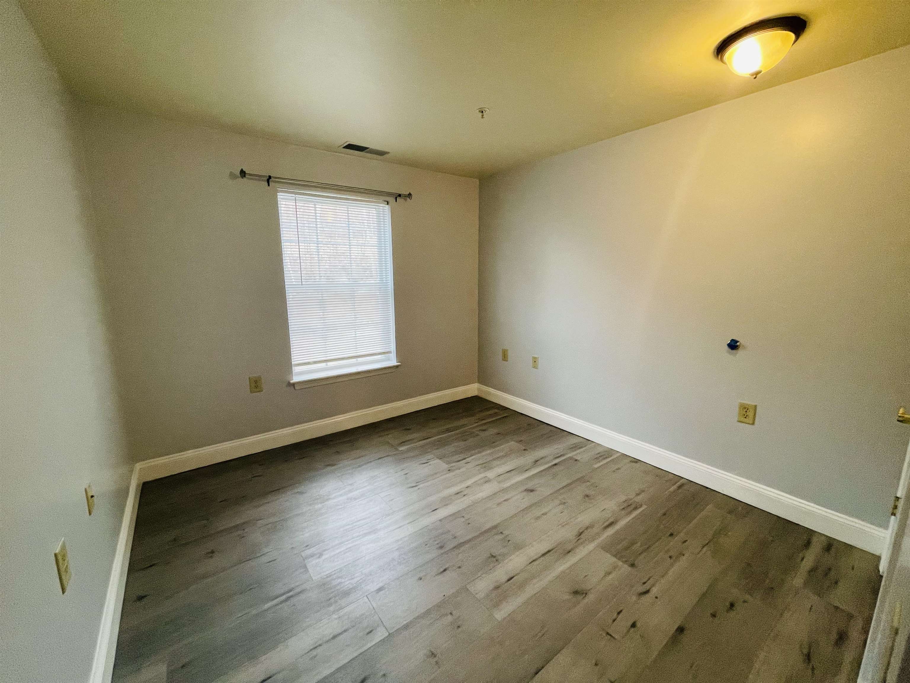 40 Eastern Ave, Manchester, NH 03104