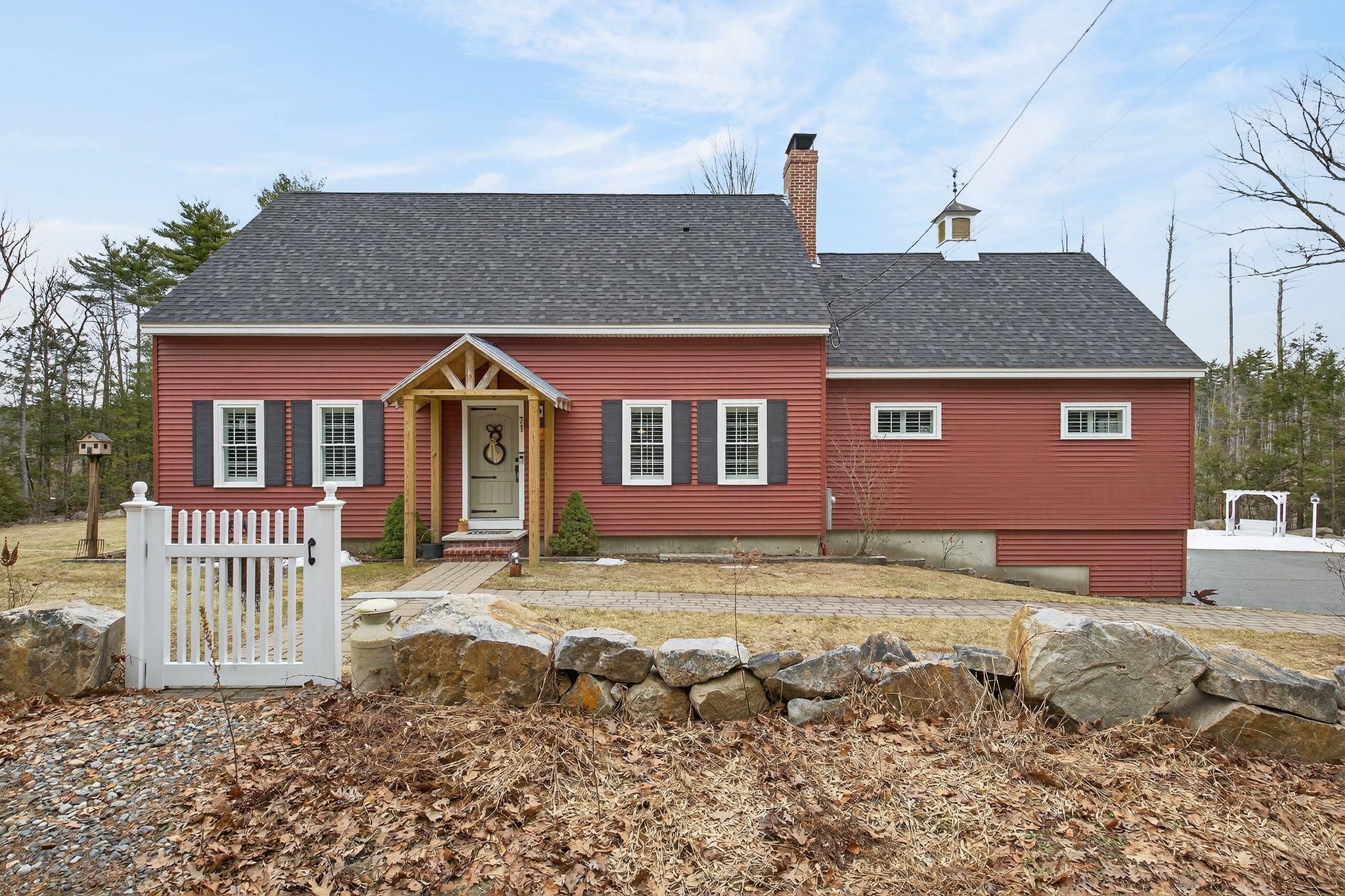 71 Odell Rd, Sandown, NH 03873