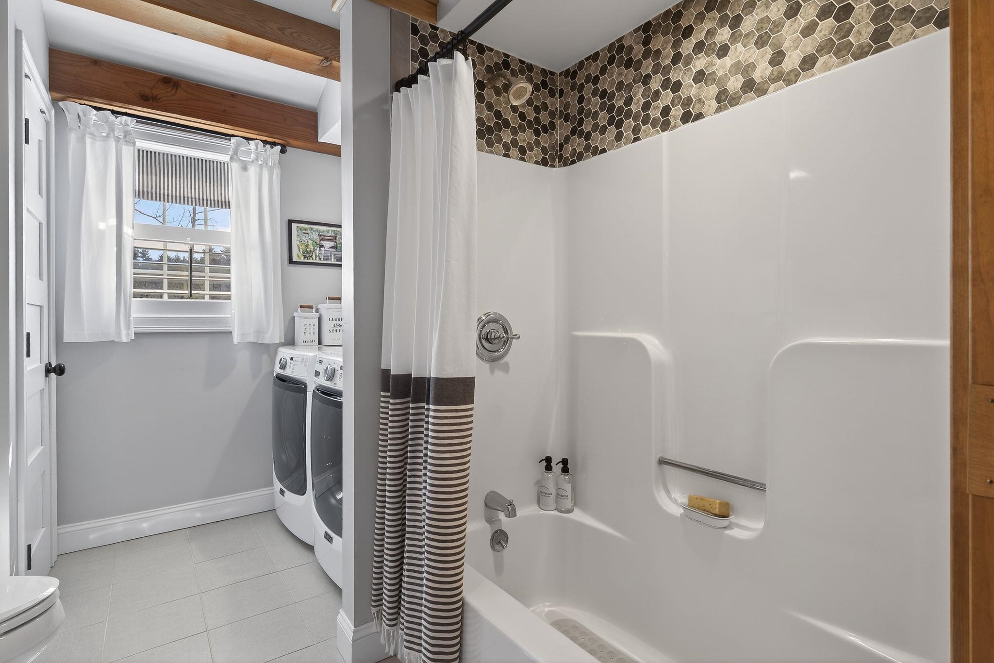 71 Odell Rd, Sandown, NH 03873