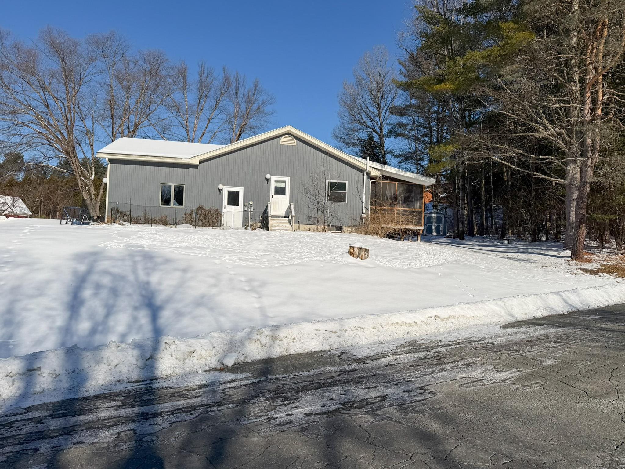 394 Farmer Dr, St Johnsbury, VT 05819