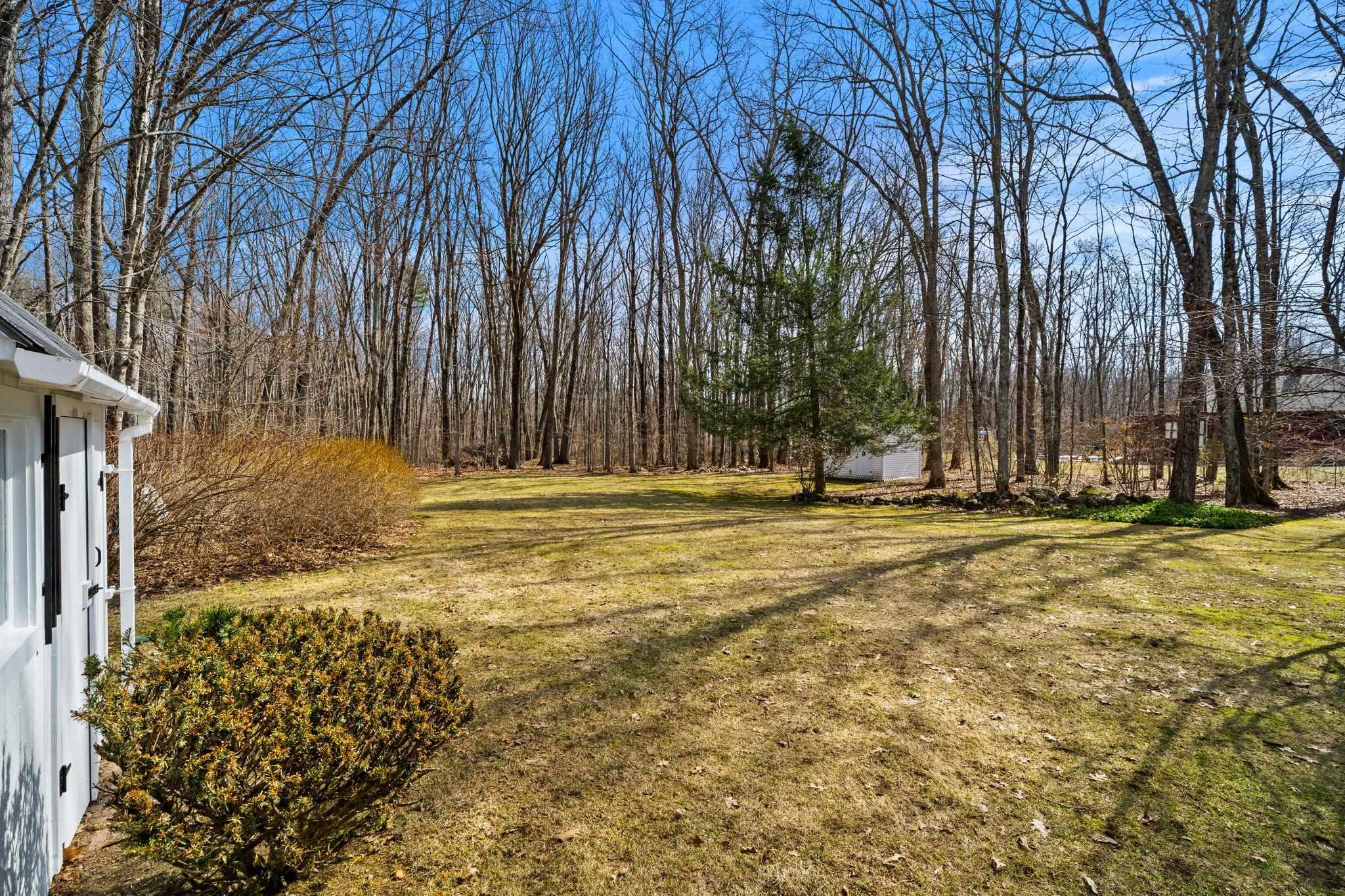 53 Seaverns Bridge Rd, Amherst, NH 03031