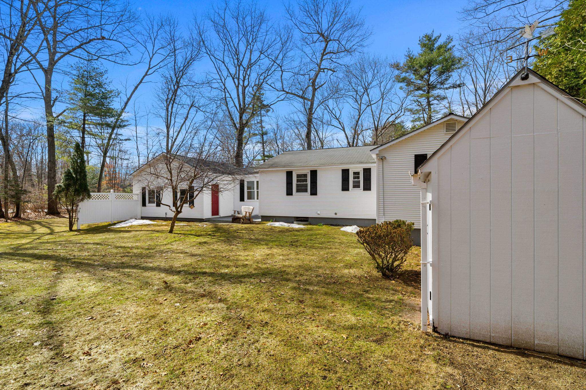 53 Seaverns Bridge Rd, Amherst, NH 03031