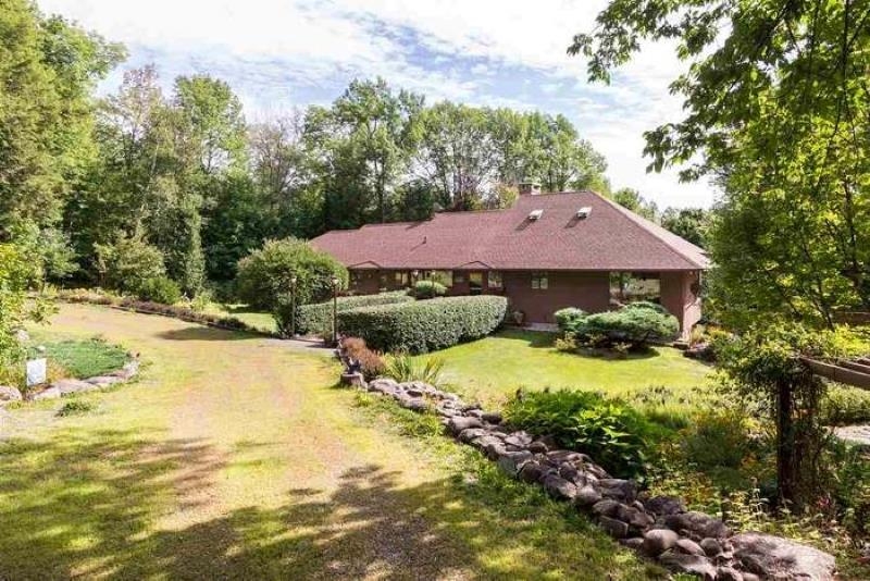 300 Maple Ridge Road — photo 2