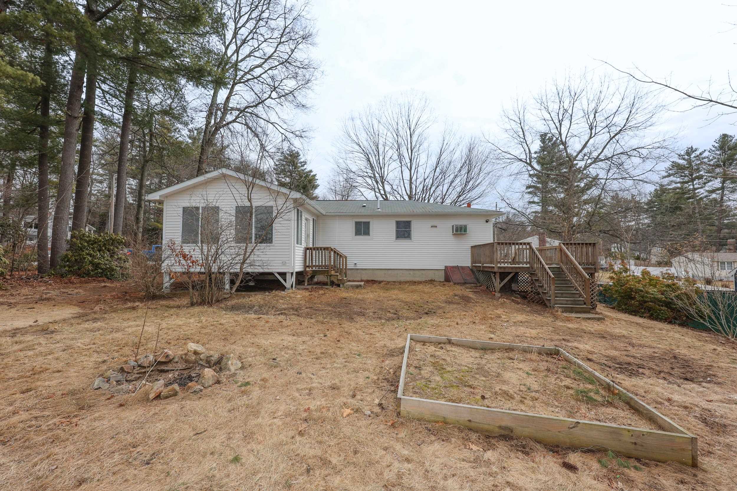 103 Saranac Dr, Nashua, NH 03062