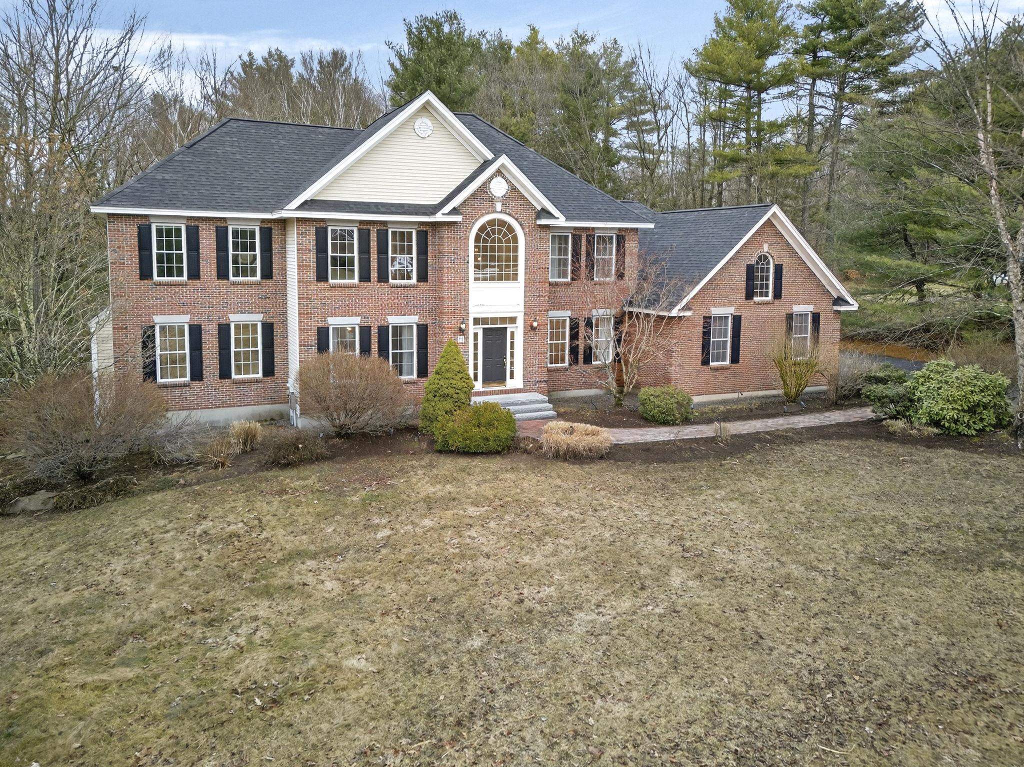 11 Misty Ln, Londonderry, NH 03053