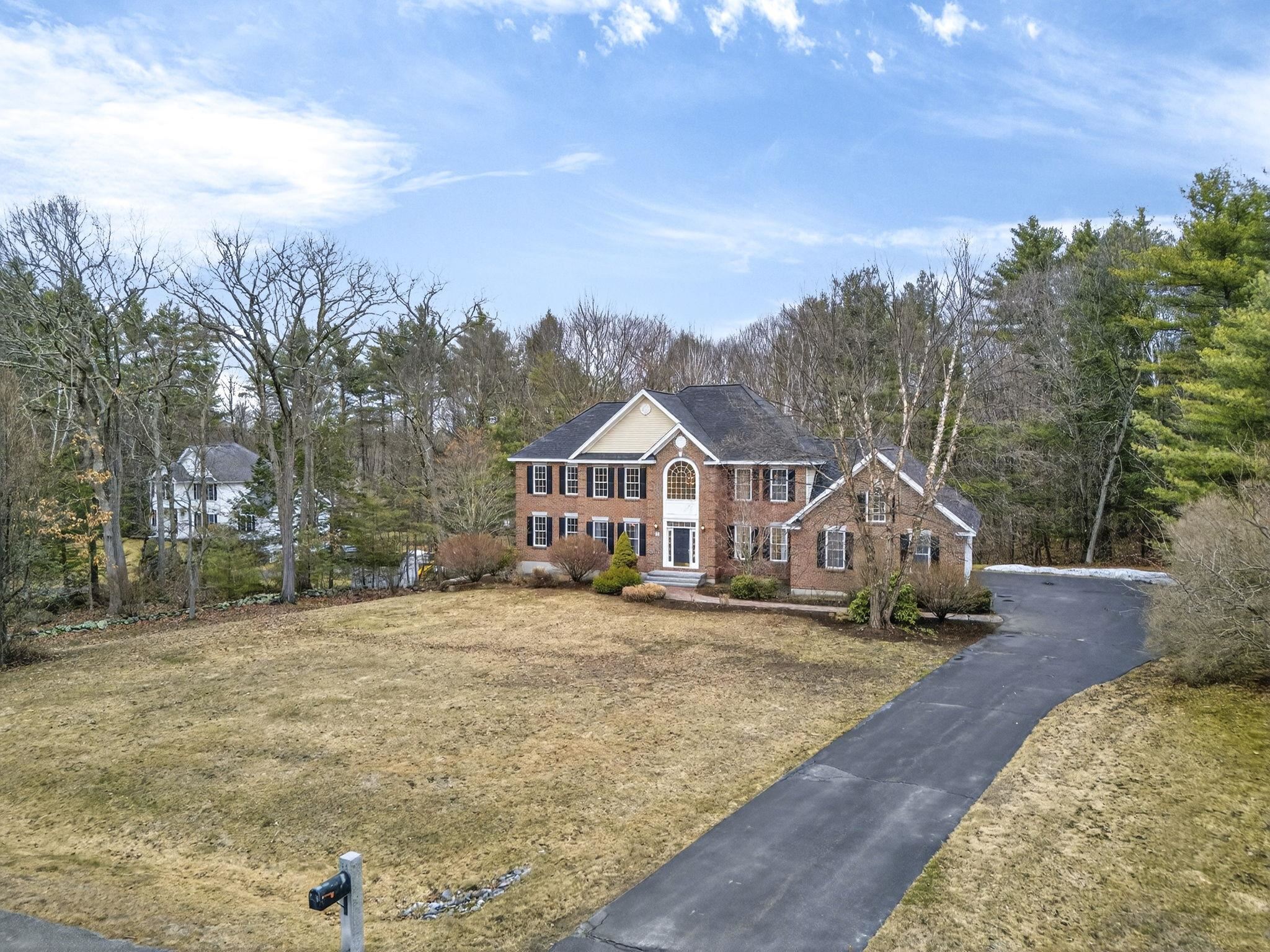 11 Misty Ln, Londonderry, NH 03053