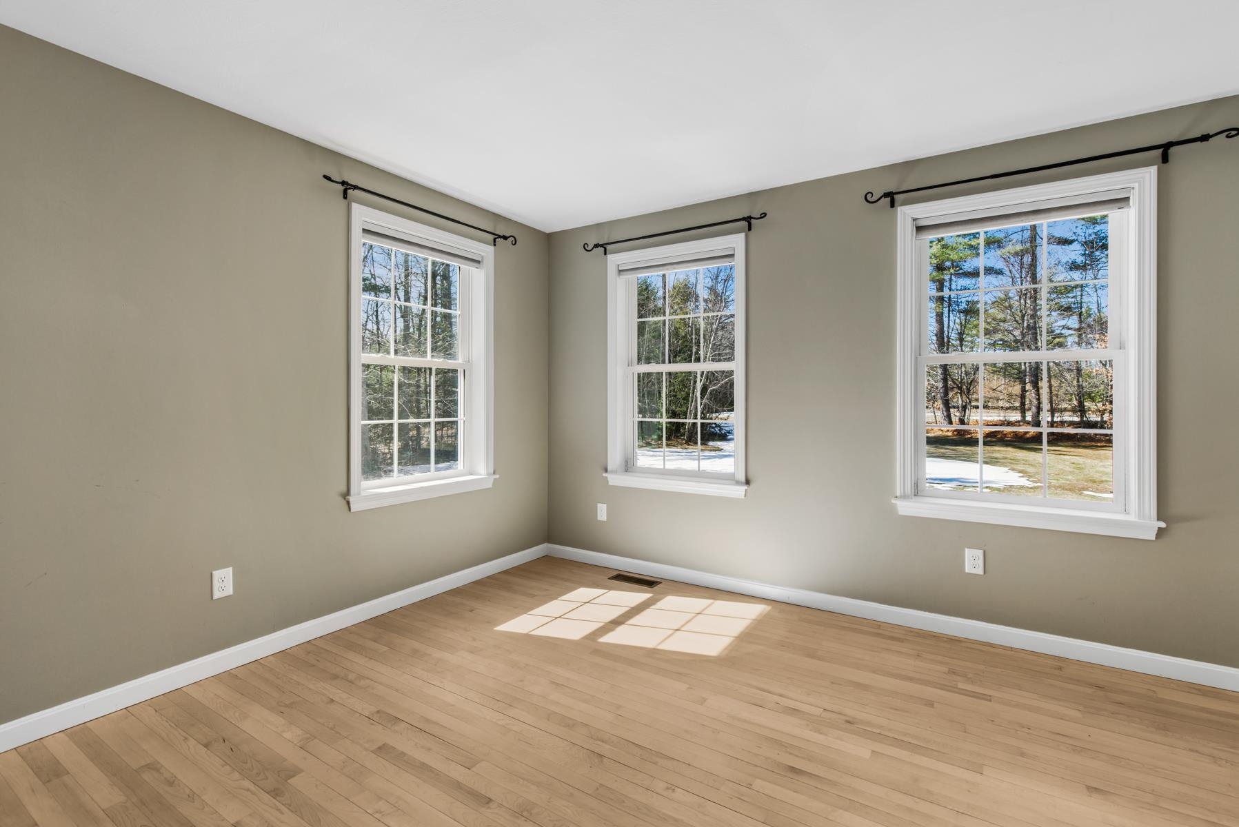 110 Tuck Dr, Fremont, NH 03044