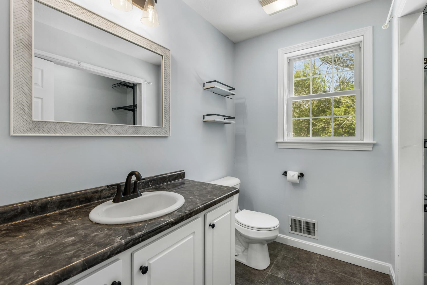 110 Tuck Dr, Fremont, NH 03044