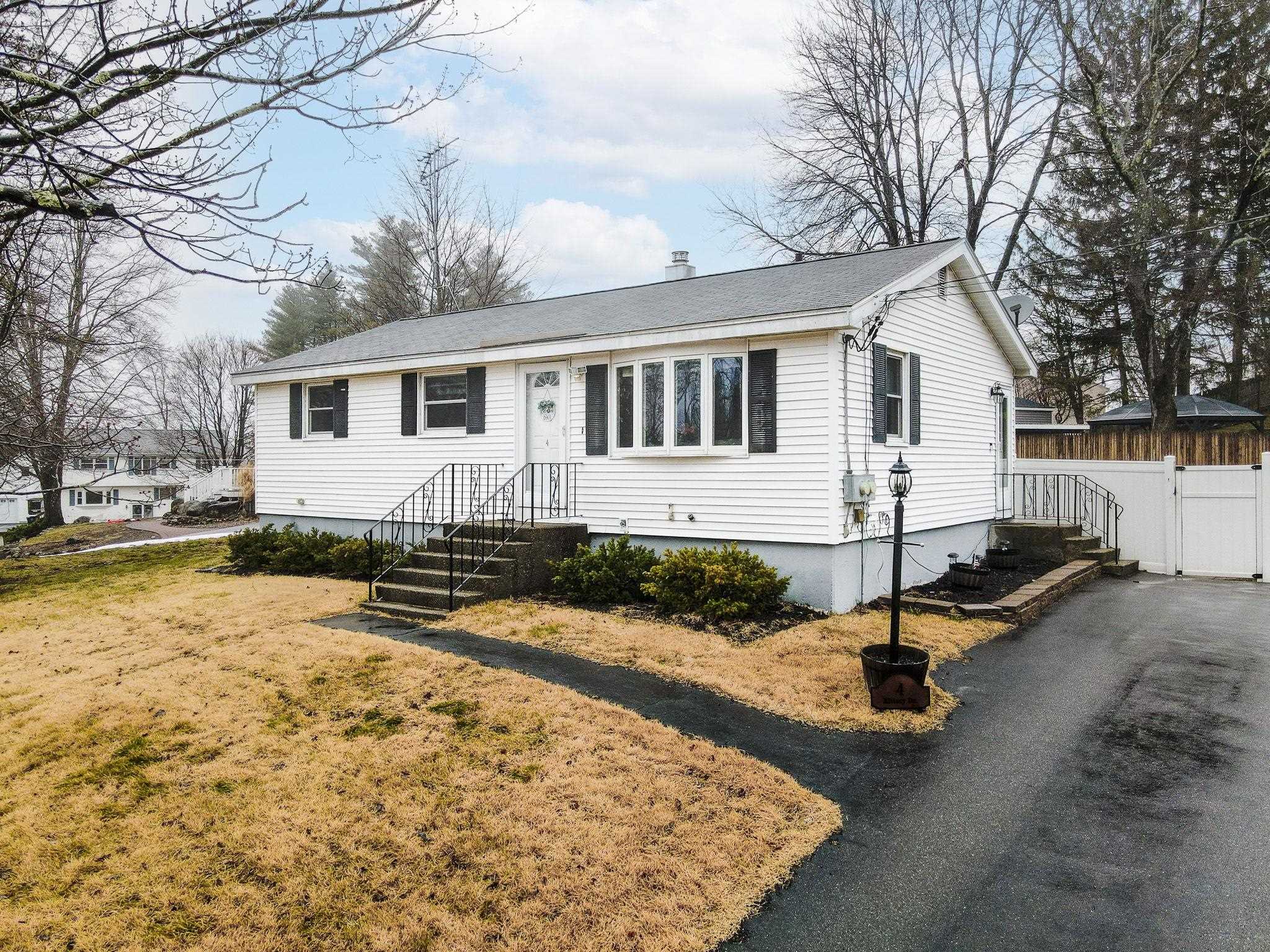 4 Kittery Dr, Nashua, NH 03062