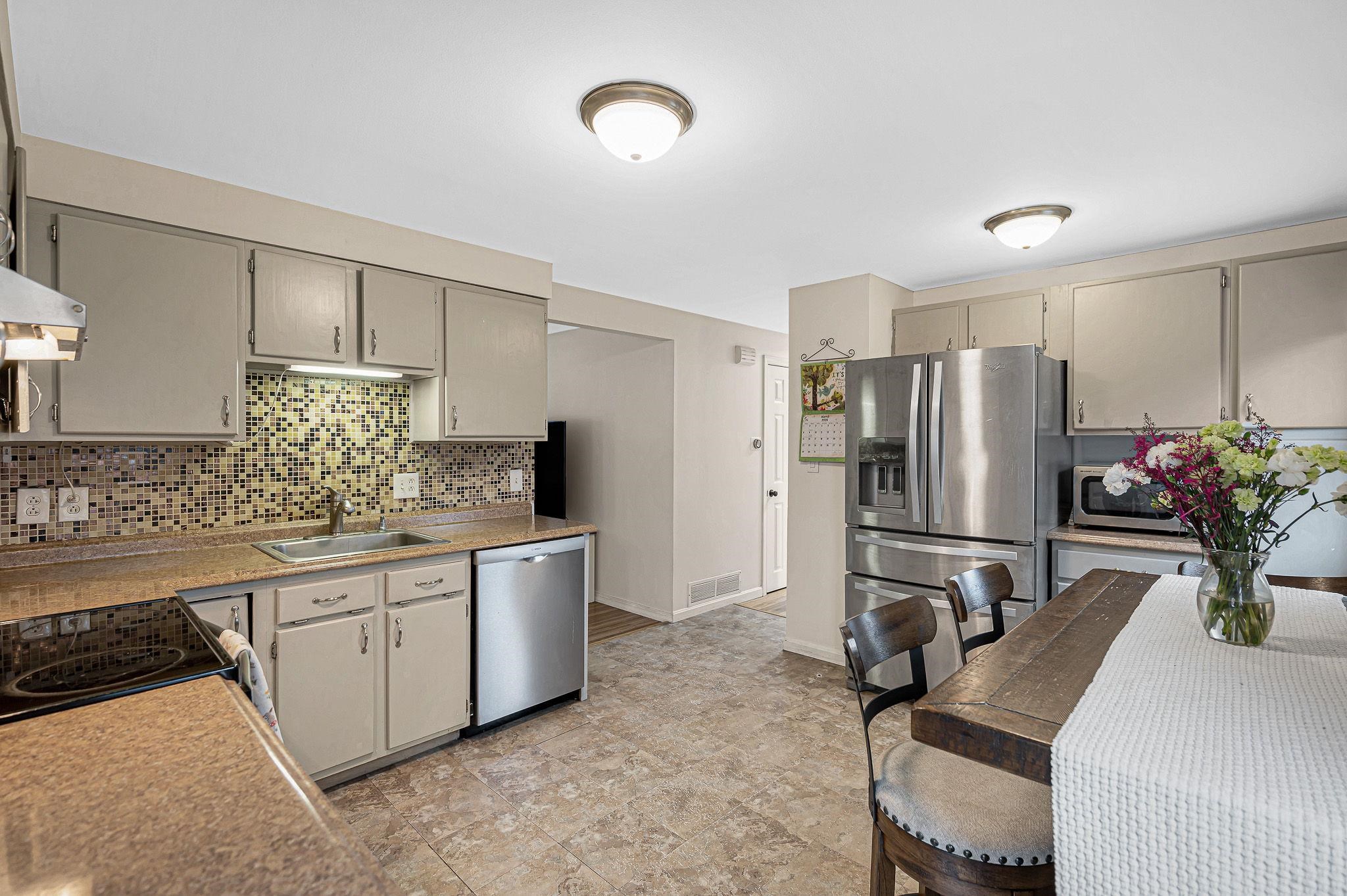 4 Kittery Dr, Nashua, NH 03062