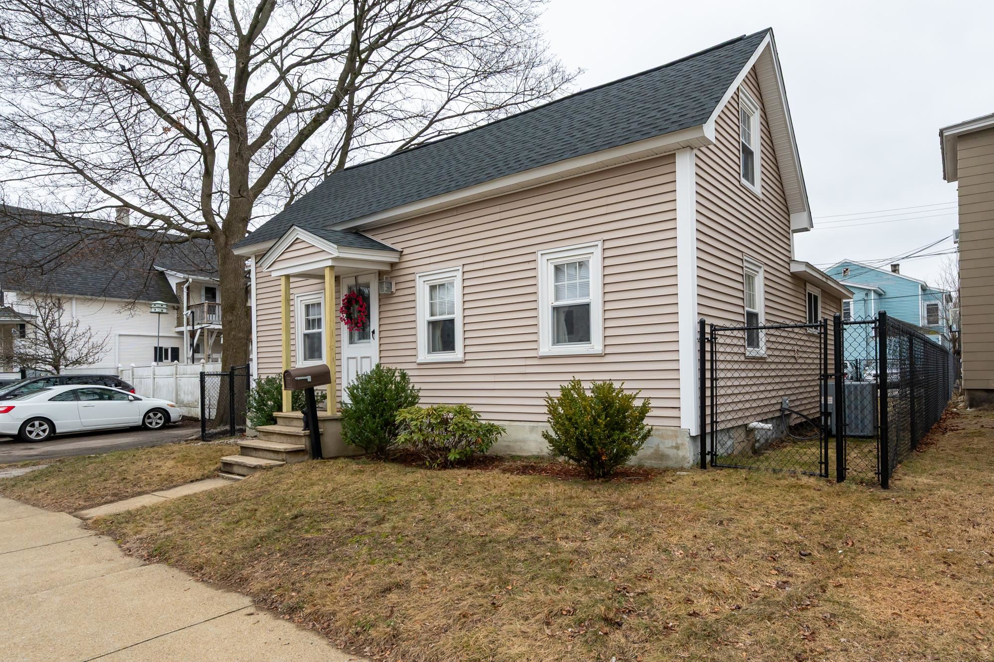 435 Central St, Manchester, NH 03103