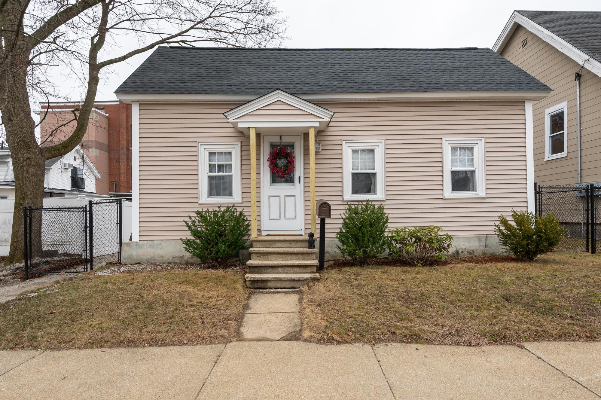 435 Central St, Manchester, NH 03103