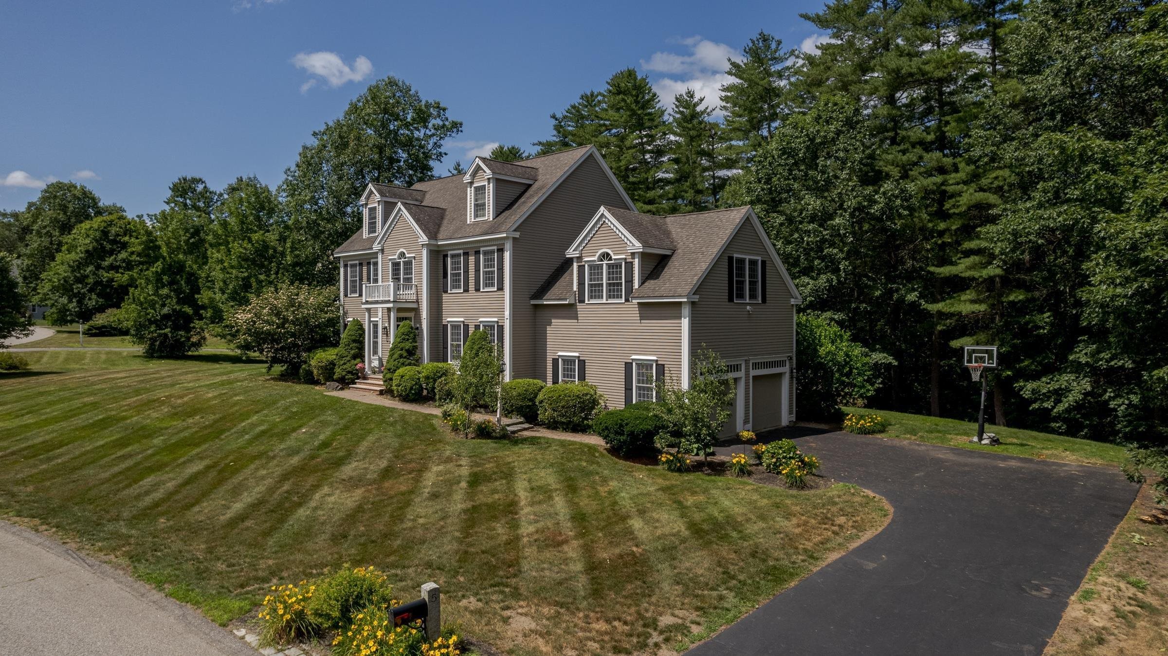 5 Blackford Dr, Exeter, NH 03833